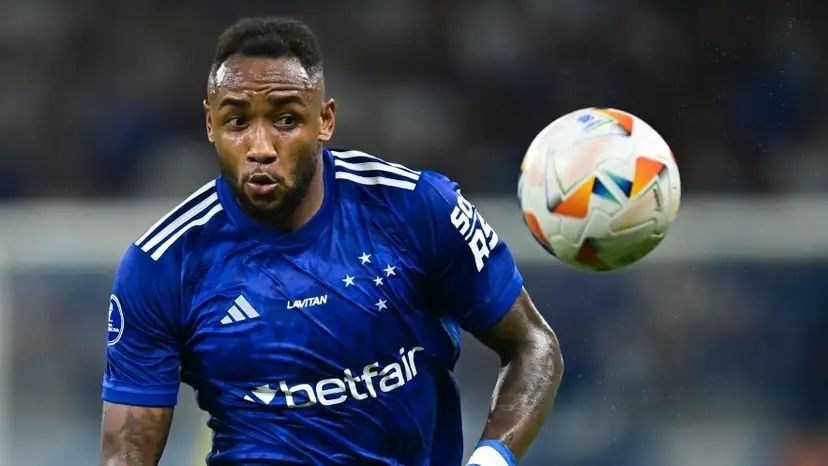 Cau thu nhan the do chi sau 3 giay hinh anh