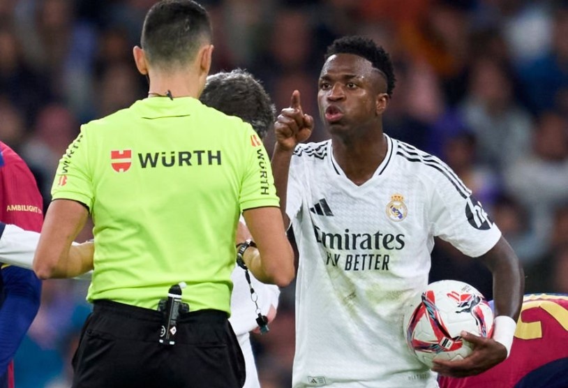 Vinicius bao ve Lamine Yamal hinh anh