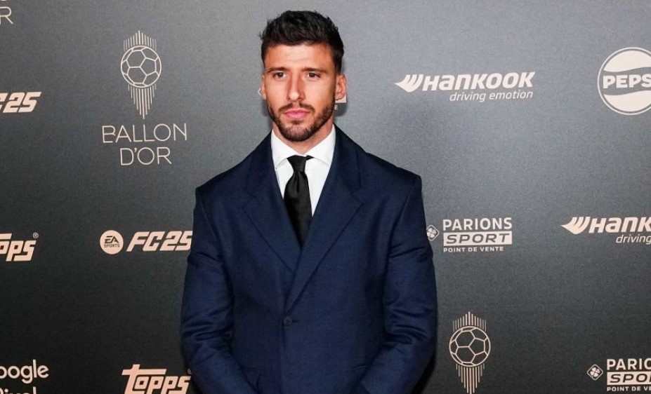 Nham lan kho tin o le trao giai Qua bong Vang hinh anh