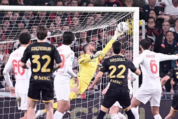 Phan xa phi thuong cua De Gea hinh anh