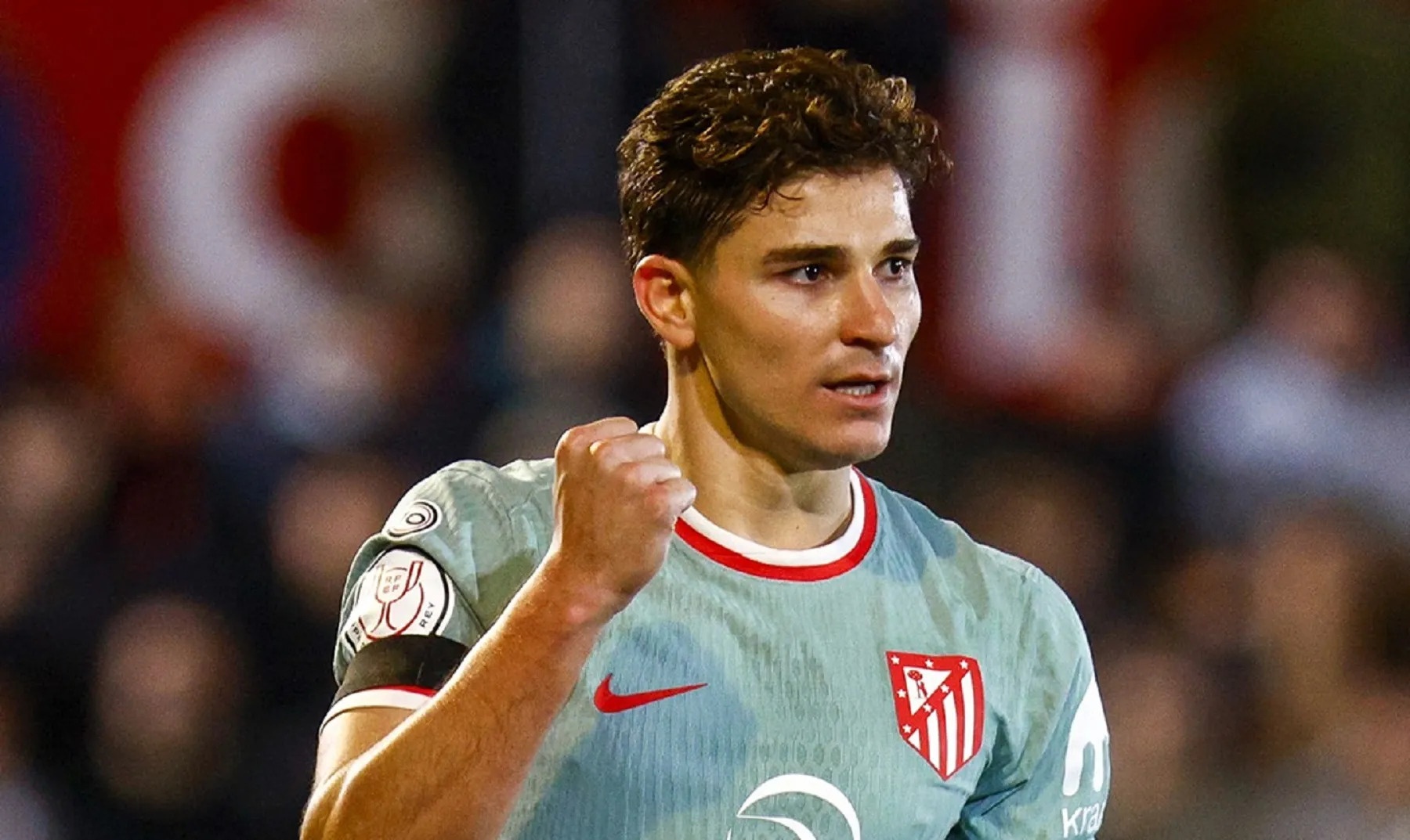 Atletico tranh be mat nho Julian Alvarez hinh anh