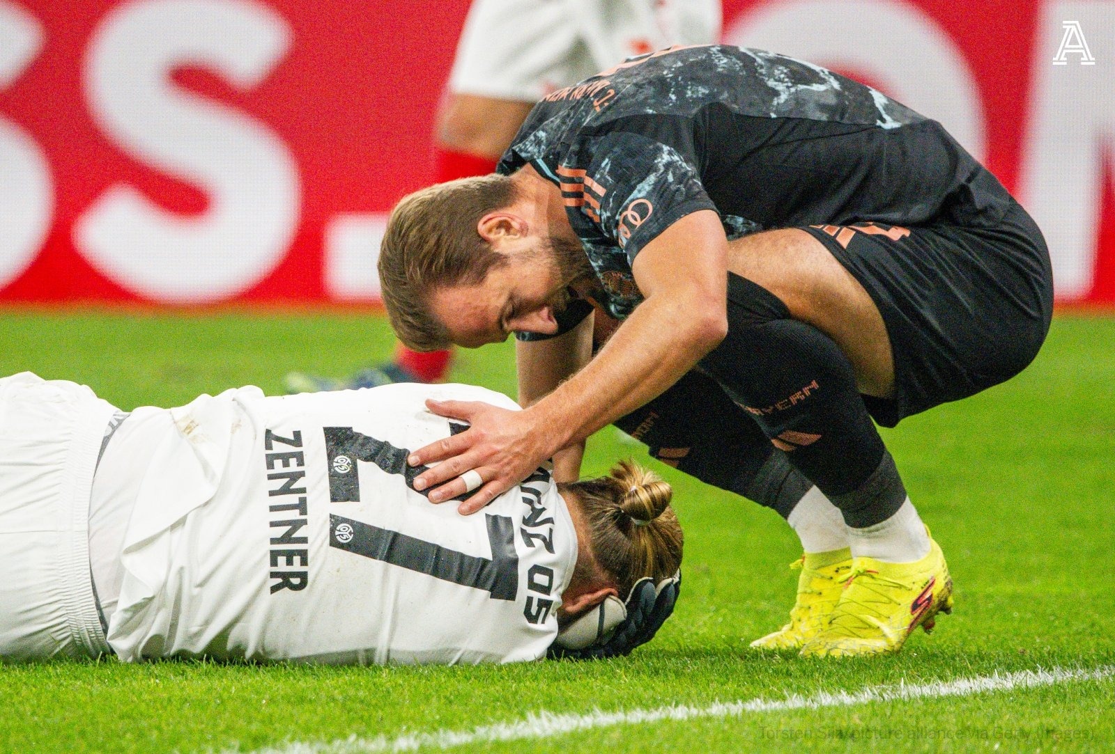 Kane bi to triet ha doi thu hinh anh