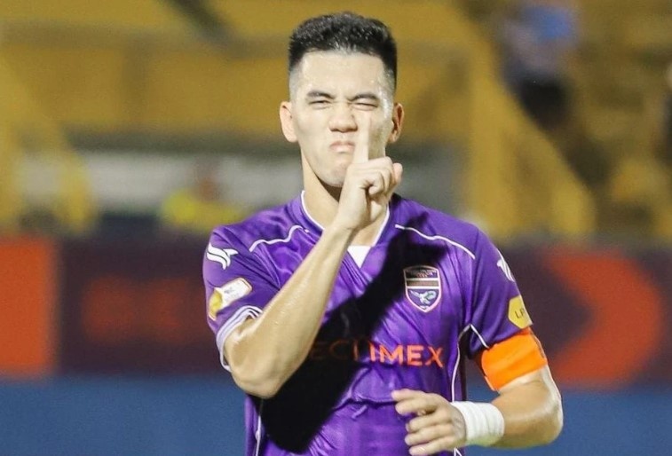 Tien Linh thang hoa tai V.League hinh anh