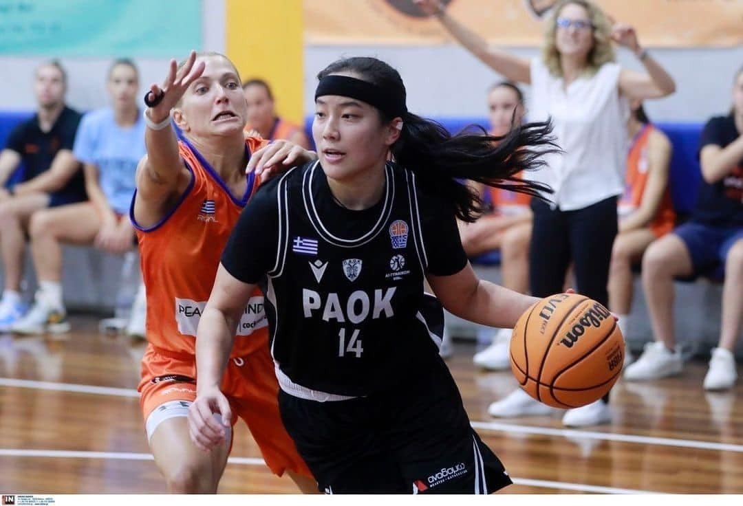 Thao Vy toa sang tai CLB chau Au hinh anh