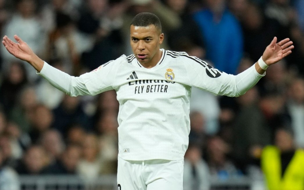 Ancelotti vo mong voi Mbappe hinh anh