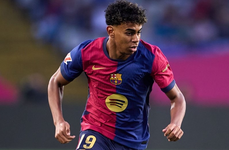 Lamine Yamal lai gay sot hinh anh