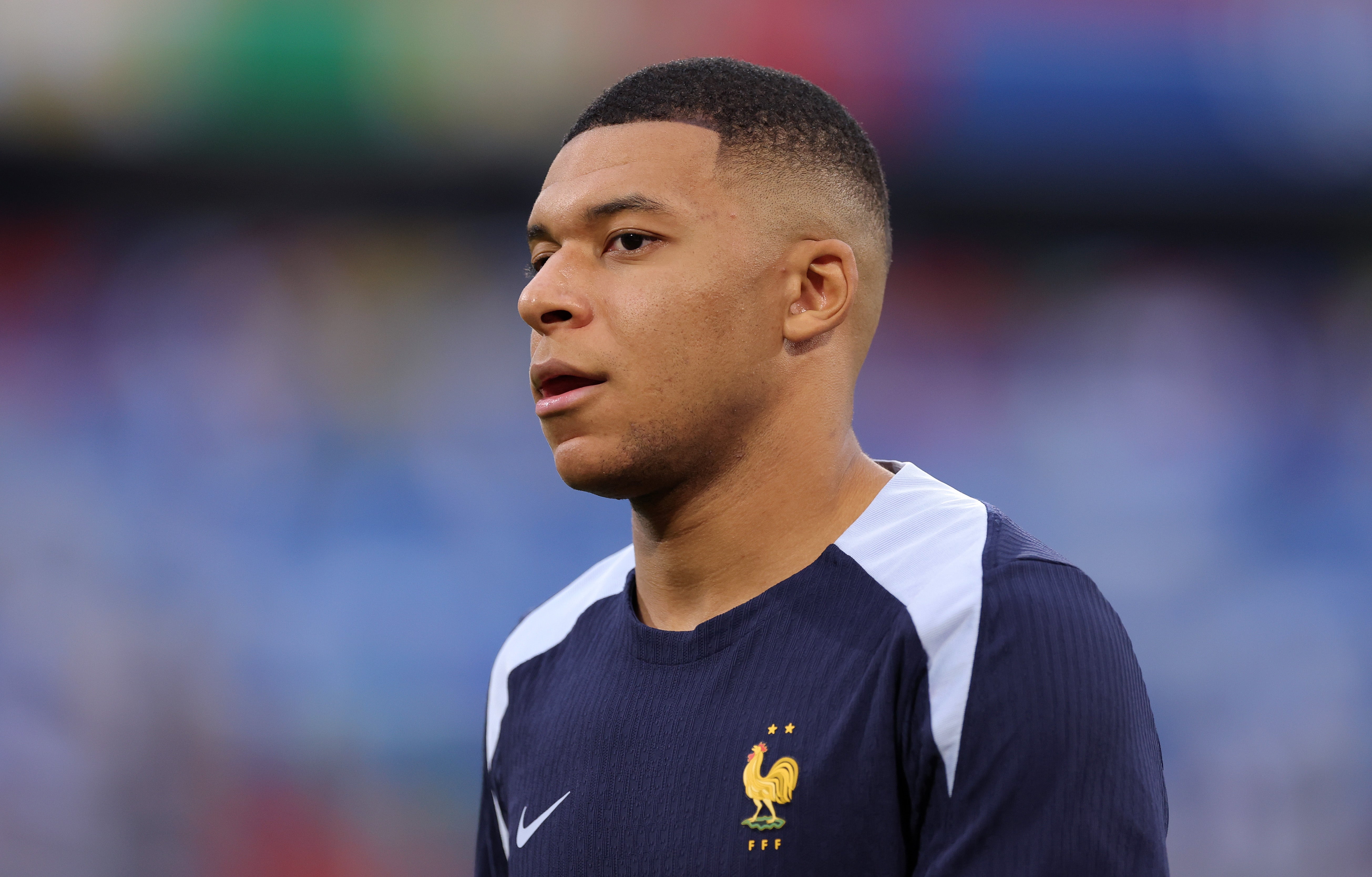 'Bong ma' cua Benzema am anh Mbappe hinh anh