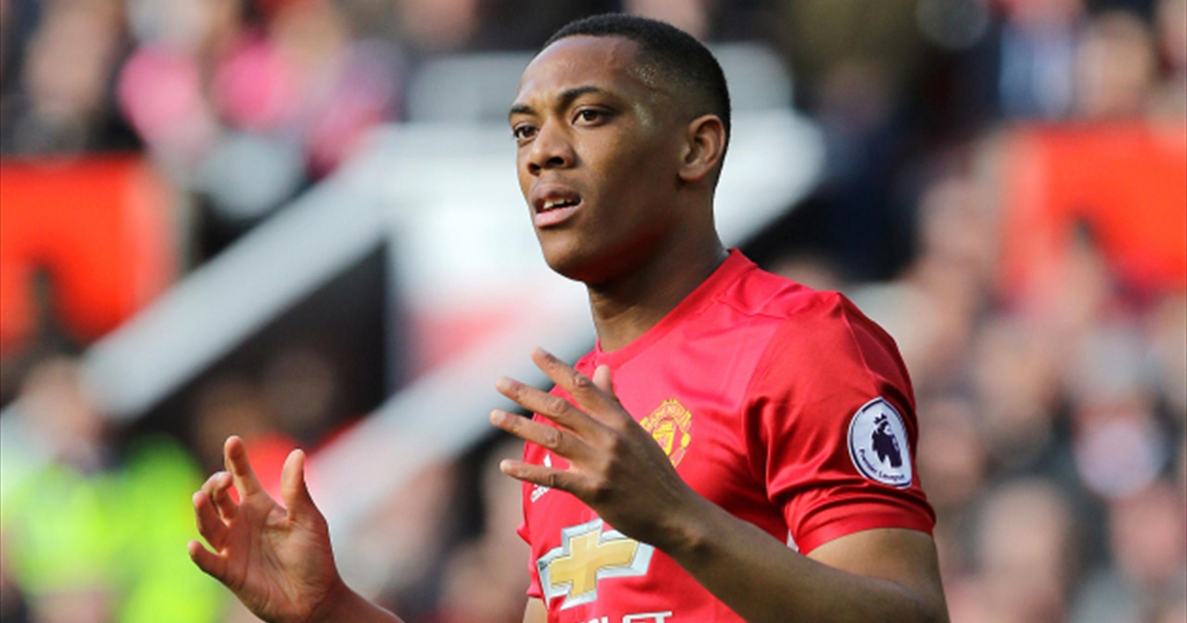 Phai chang MU da sai lam khi tu bo Martial? hinh anh