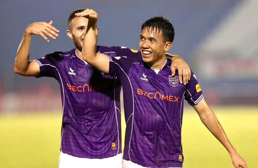 Nhieu guong mat la sang cua len tuyen Viet Nam hinh anh