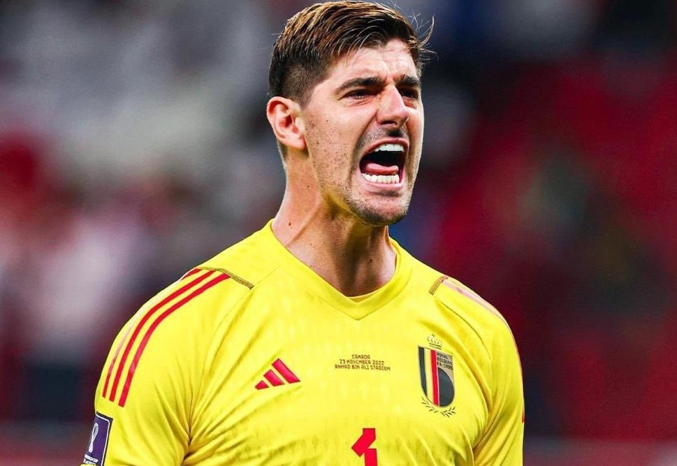 Courtois tu choi len tuyen hinh anh