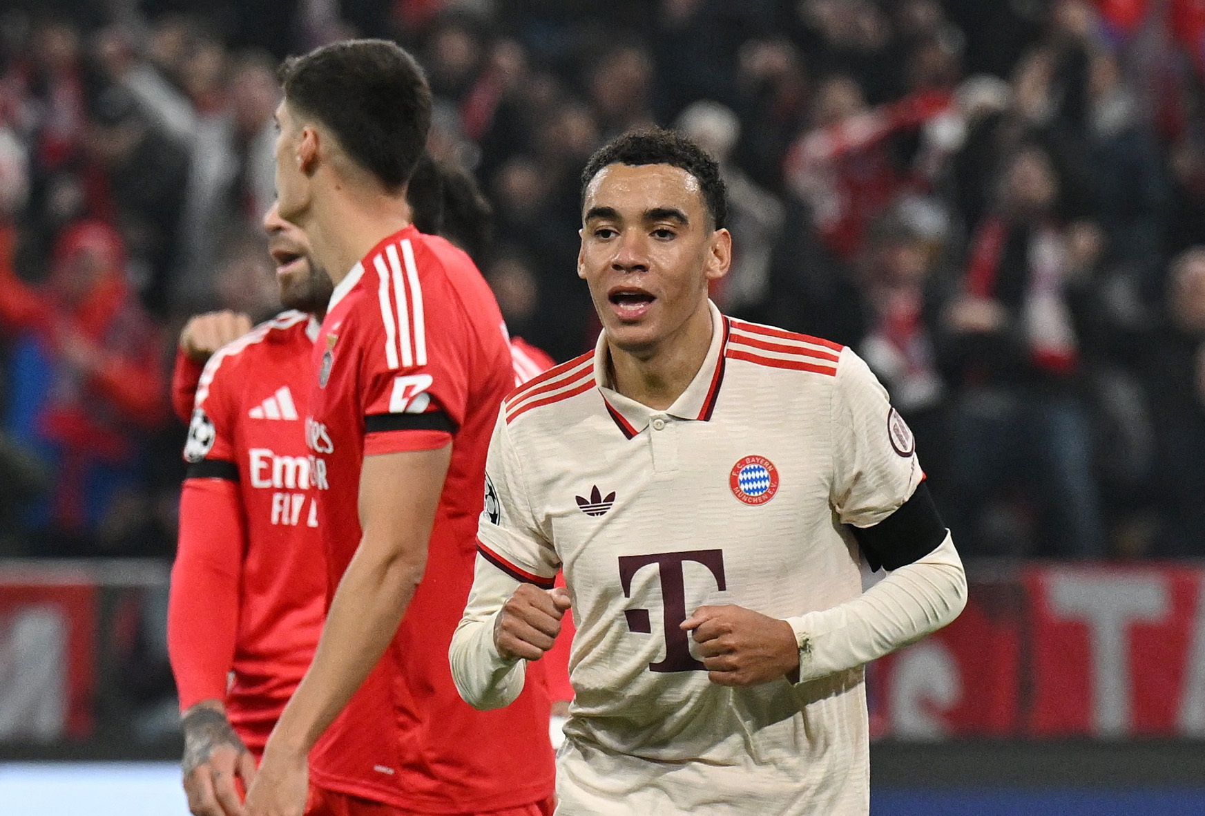 Bayern 'rai tien' giu chan Musiala hinh anh