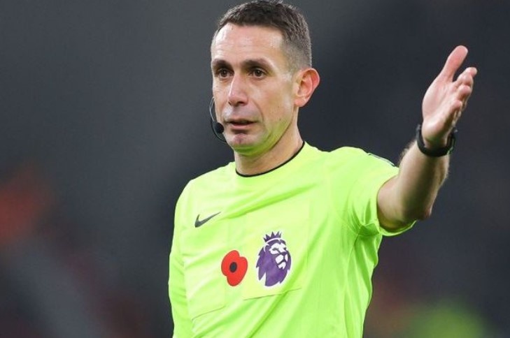 Trong tai Coote hit chat bot mau trang khi lam nhiem vu o Euro 2024 hinh anh