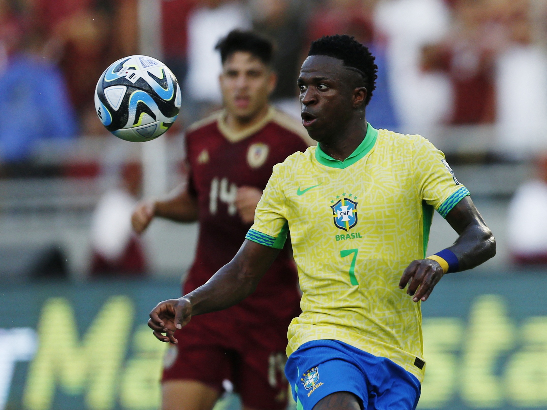 Vinicius lai gay bao voi hanh dong kho chap nhan hinh anh