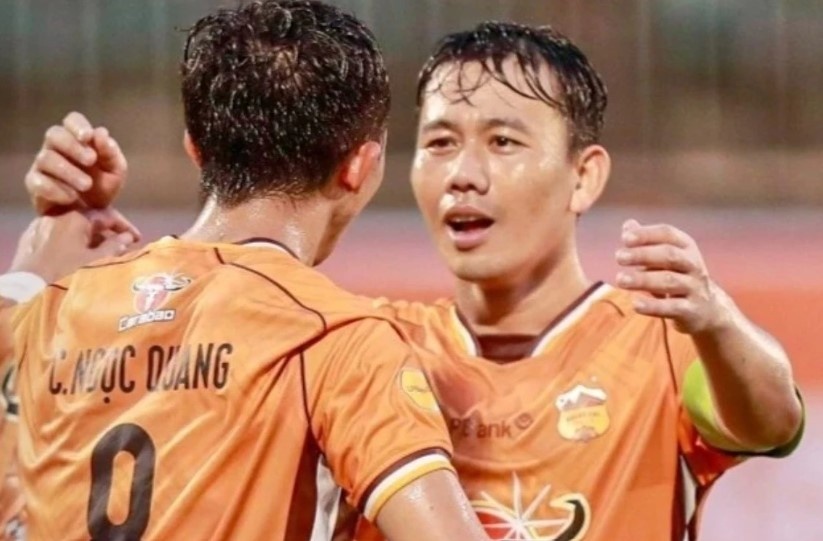 HAGL truot dai tren BXH V.League hinh anh