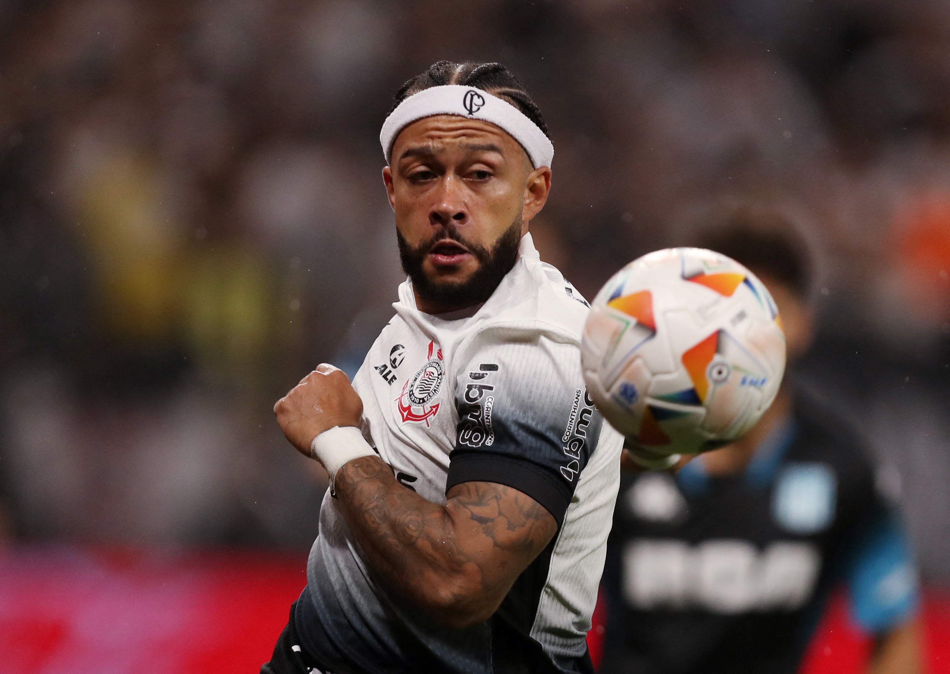 Depay giai cuu doi bong Brazil hinh anh