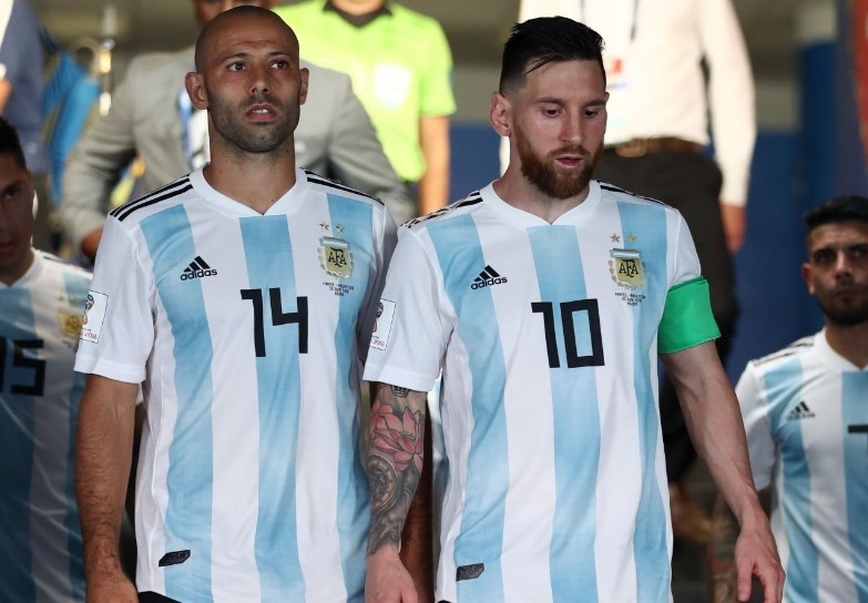 Mascherano lam thay cua Messi hinh anh