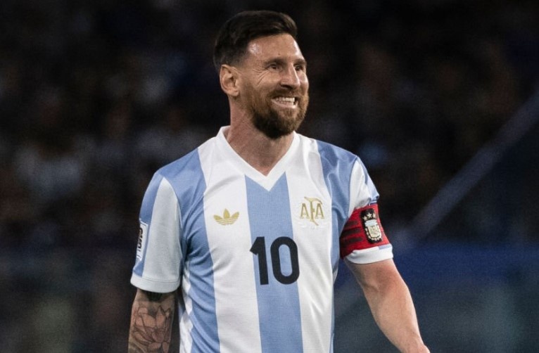 Messi tu choi loi moi cua Barcelona hinh anh