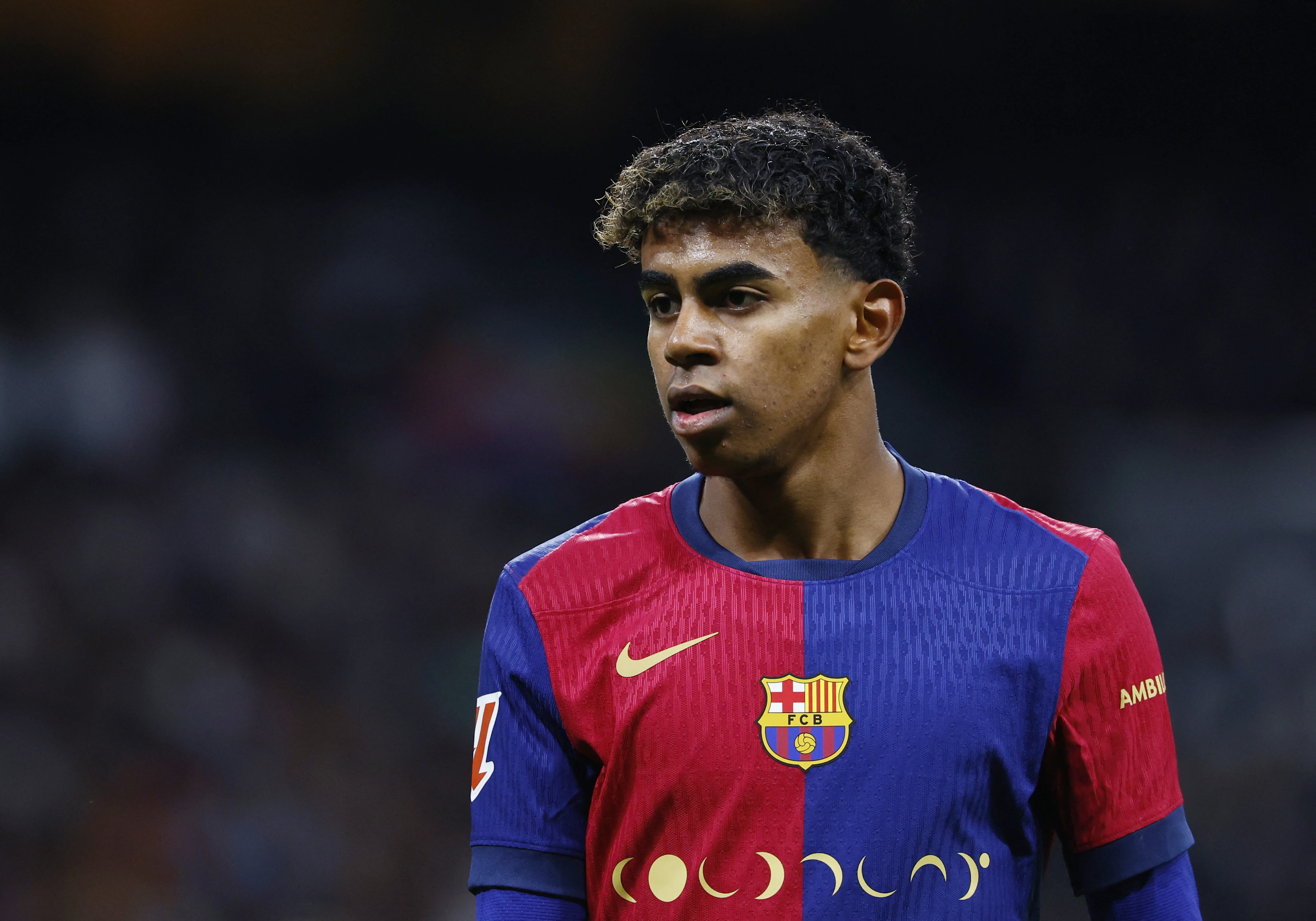 Barcelona va noi lo Yamal hinh anh