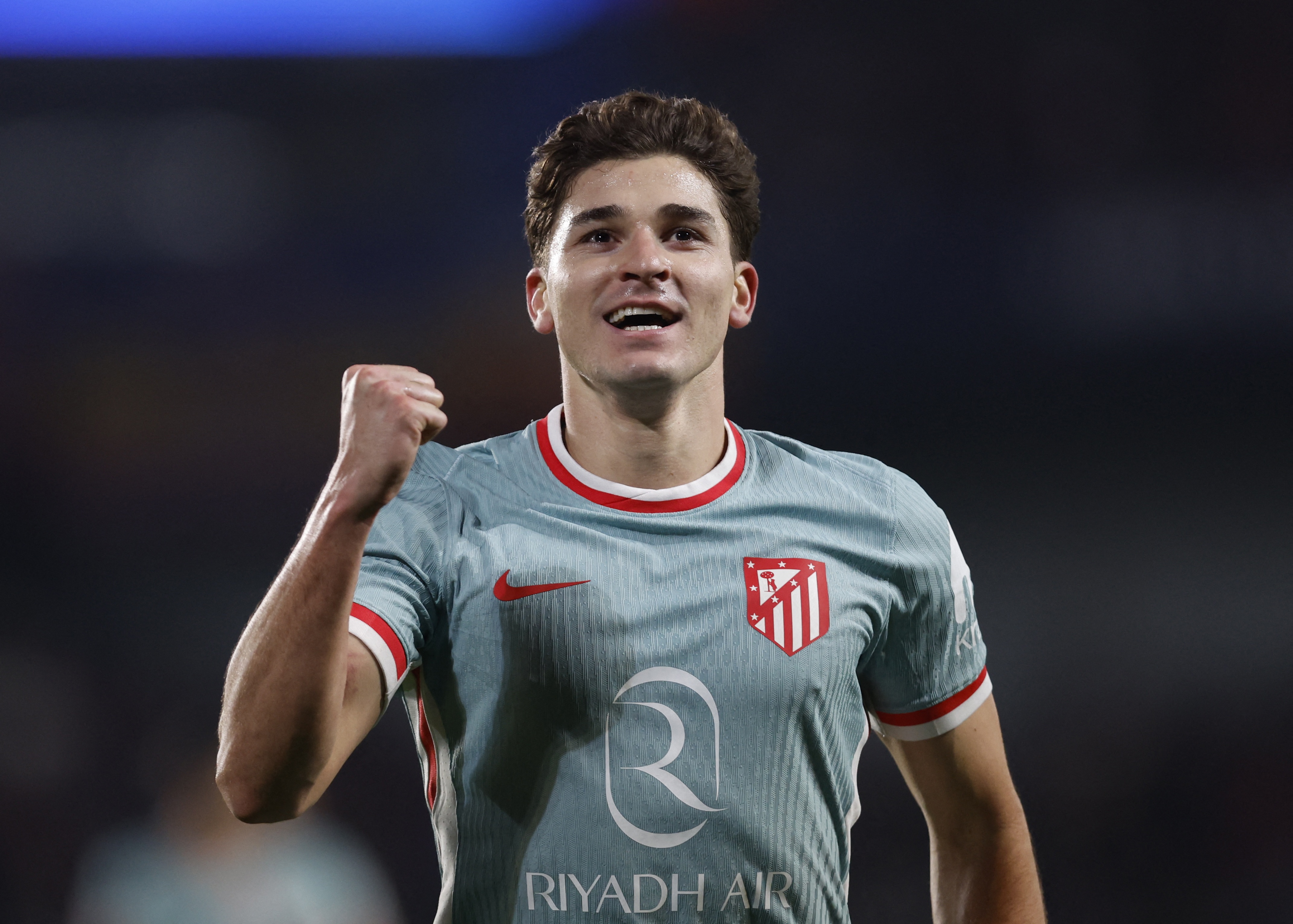 Julian Alvarez dat xat ra mieng hinh anh