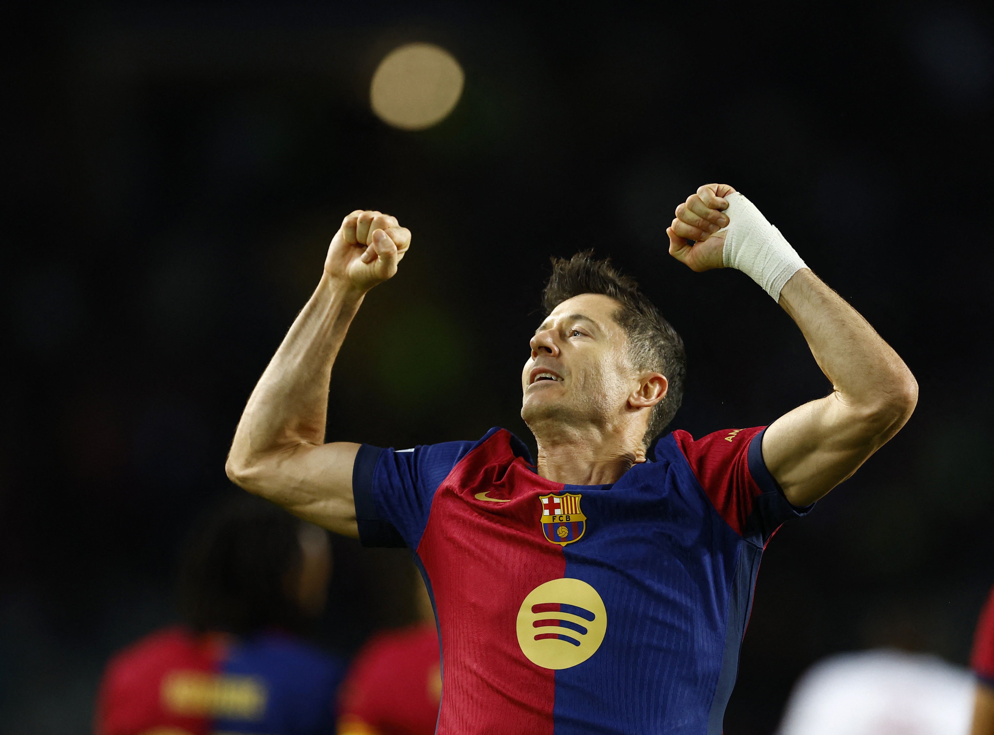 Dem lich su cua Lewandowski hinh anh