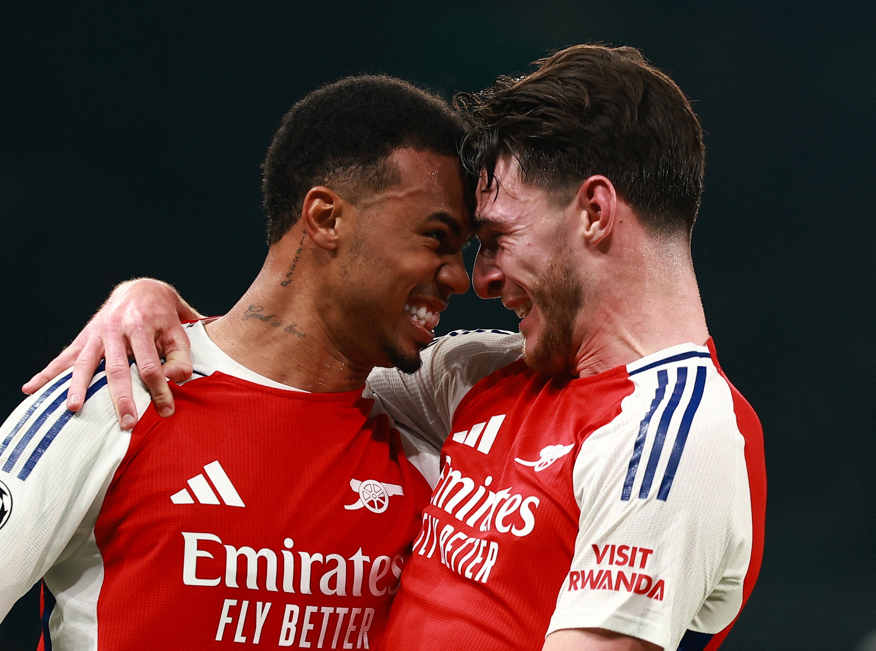 Gabriel Magalhaes che nhao Gyokeres hinh anh