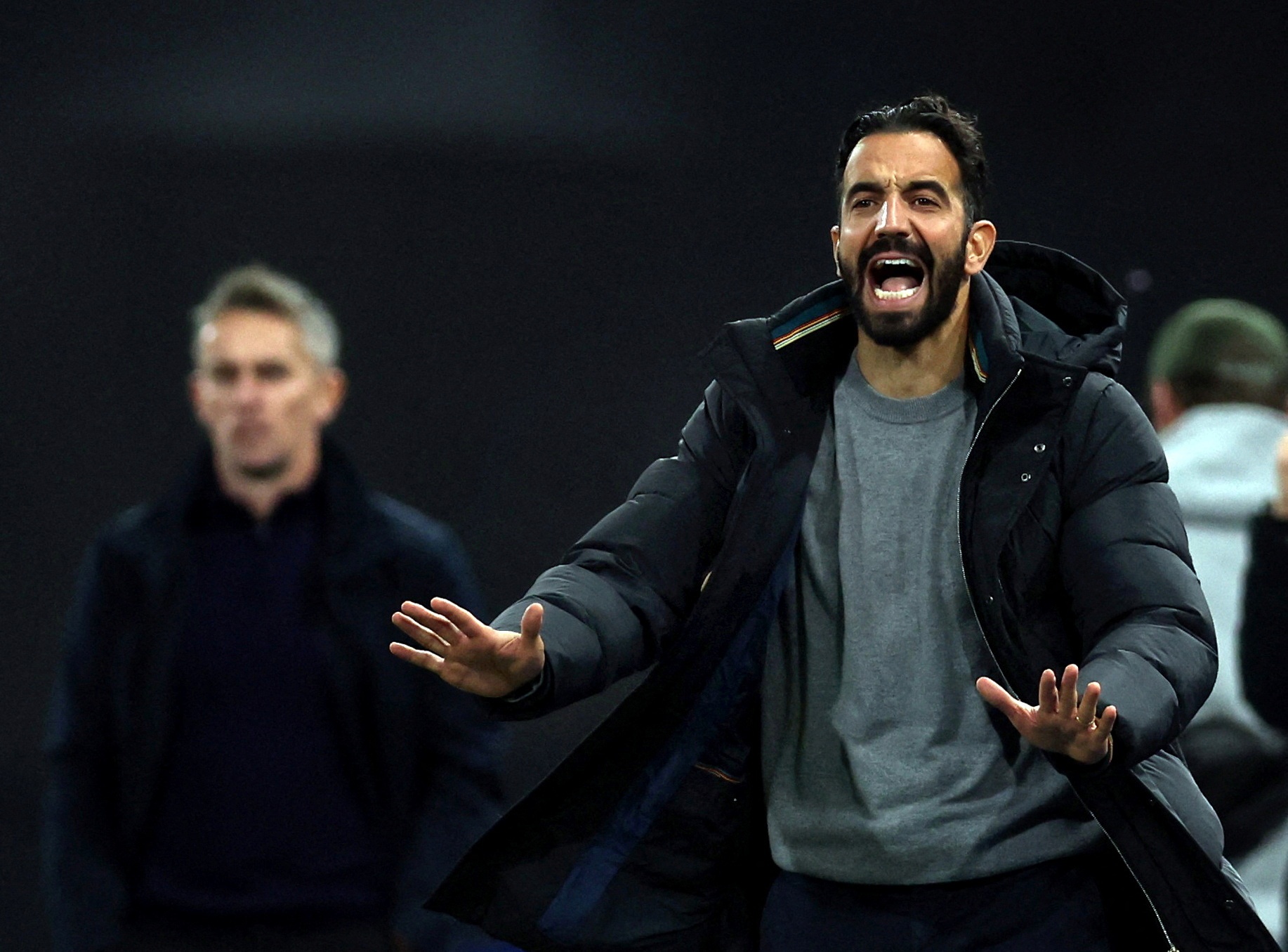 Nhung khoang trong chet nguoi trong so do 3-4-3 cua Manchester United hinh anh