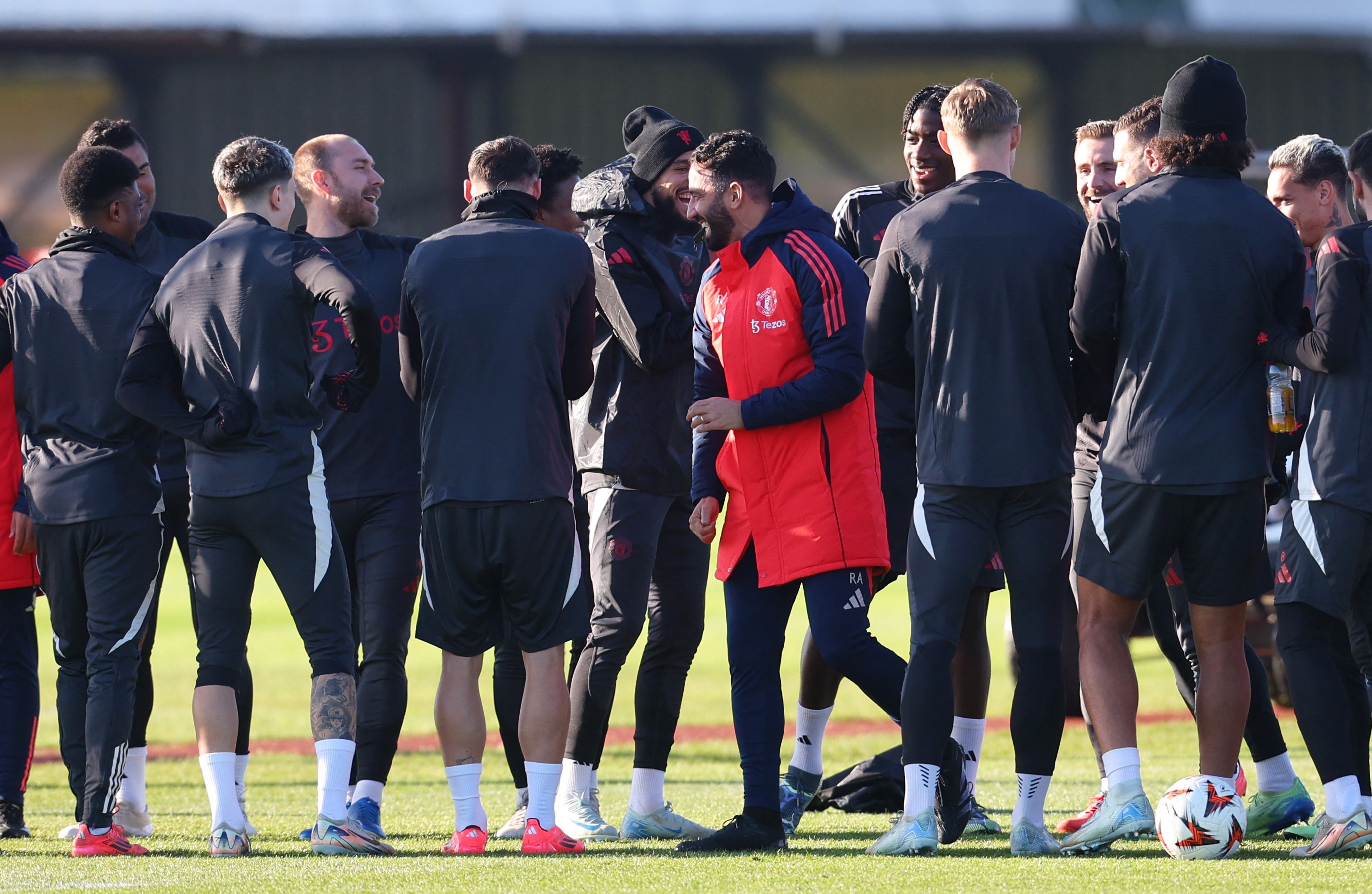 Amorim 'tat yeu' cau thu MU hinh anh