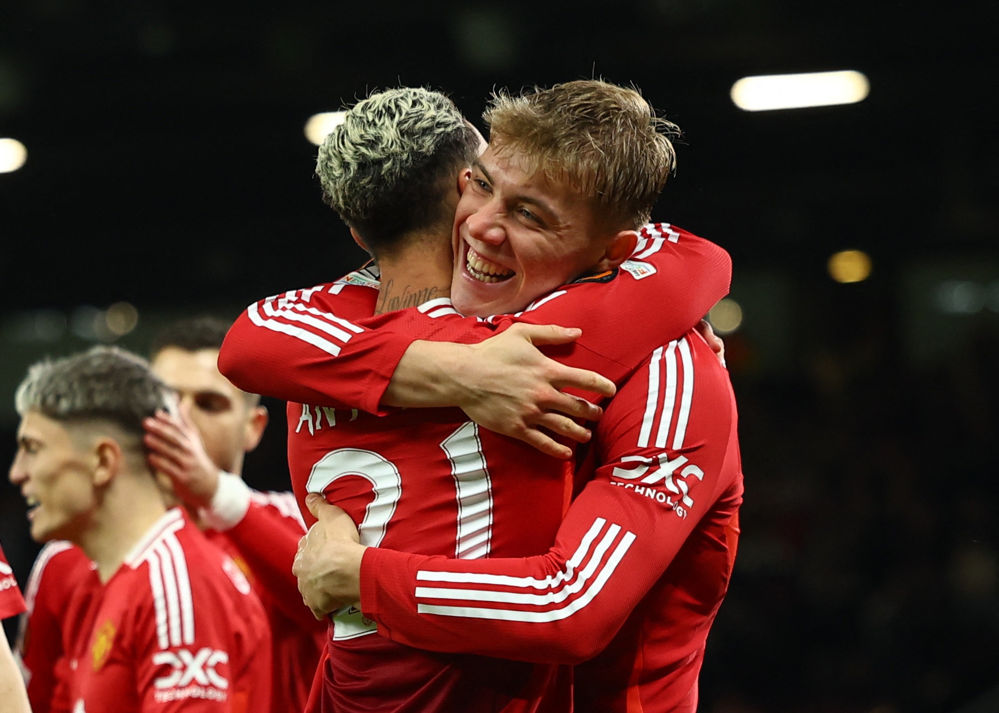 Lich thi dau bat thuong cua MU va Man City hinh anh