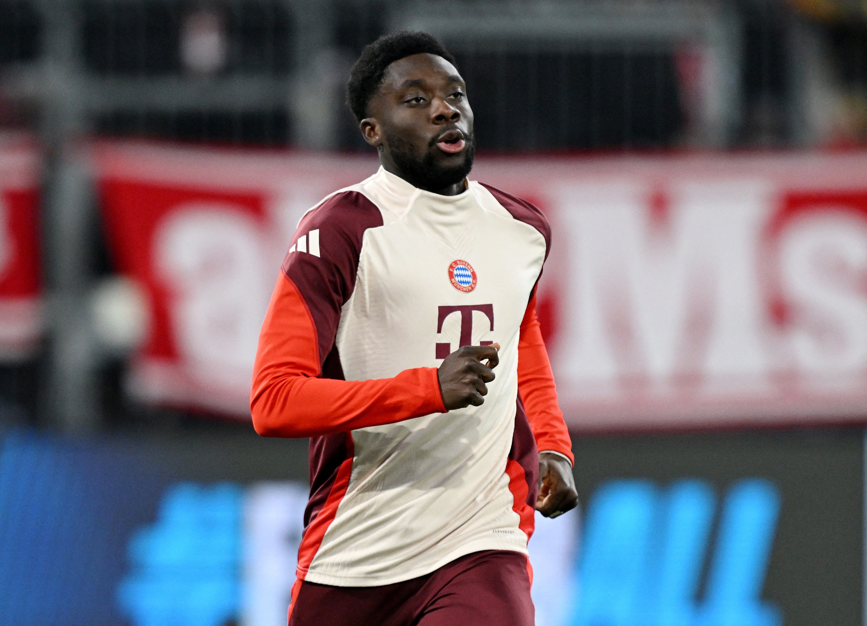 Davies bi phat vi uong ruou lai xe hinh anh