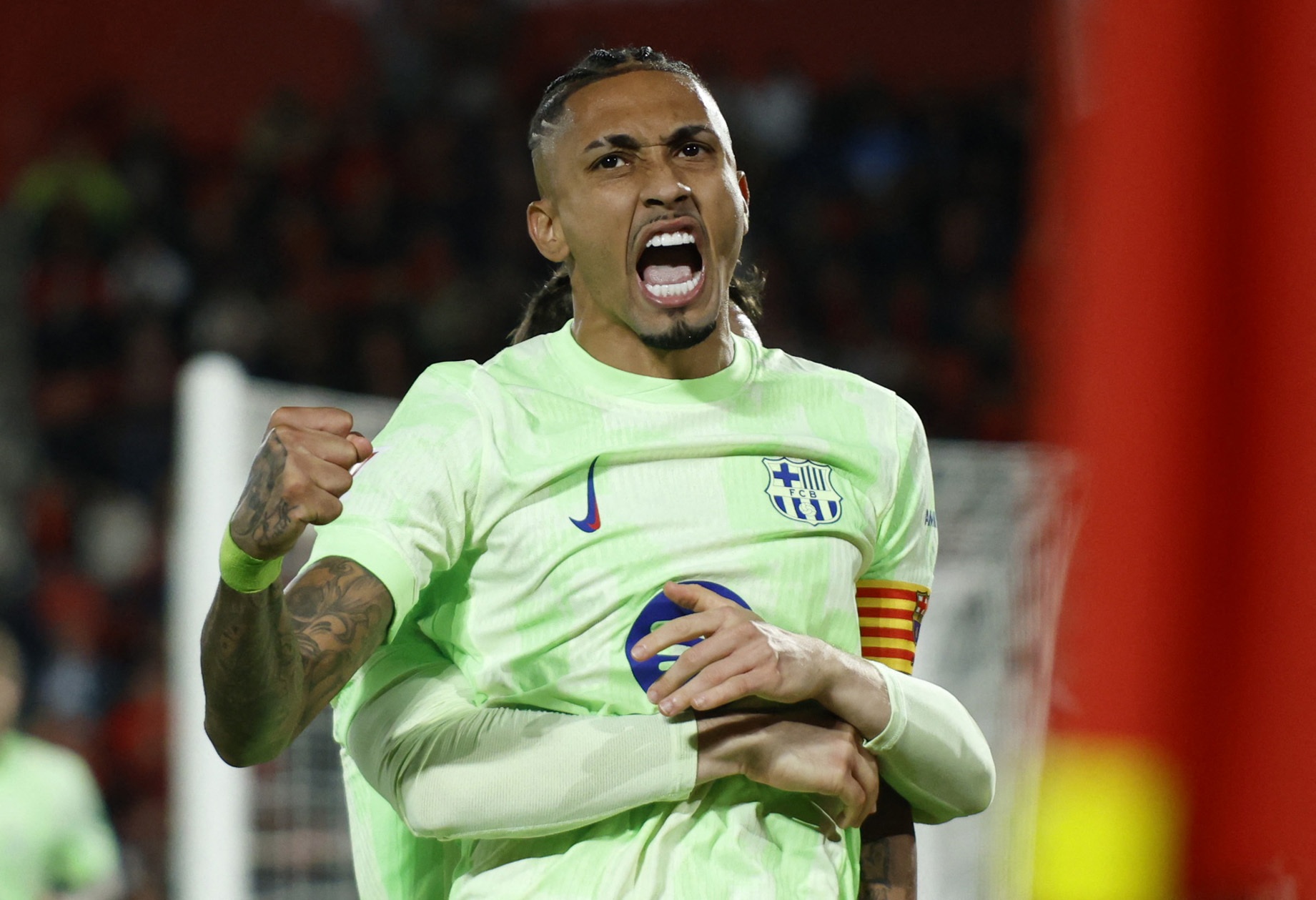 Barcelona qua manh hinh anh