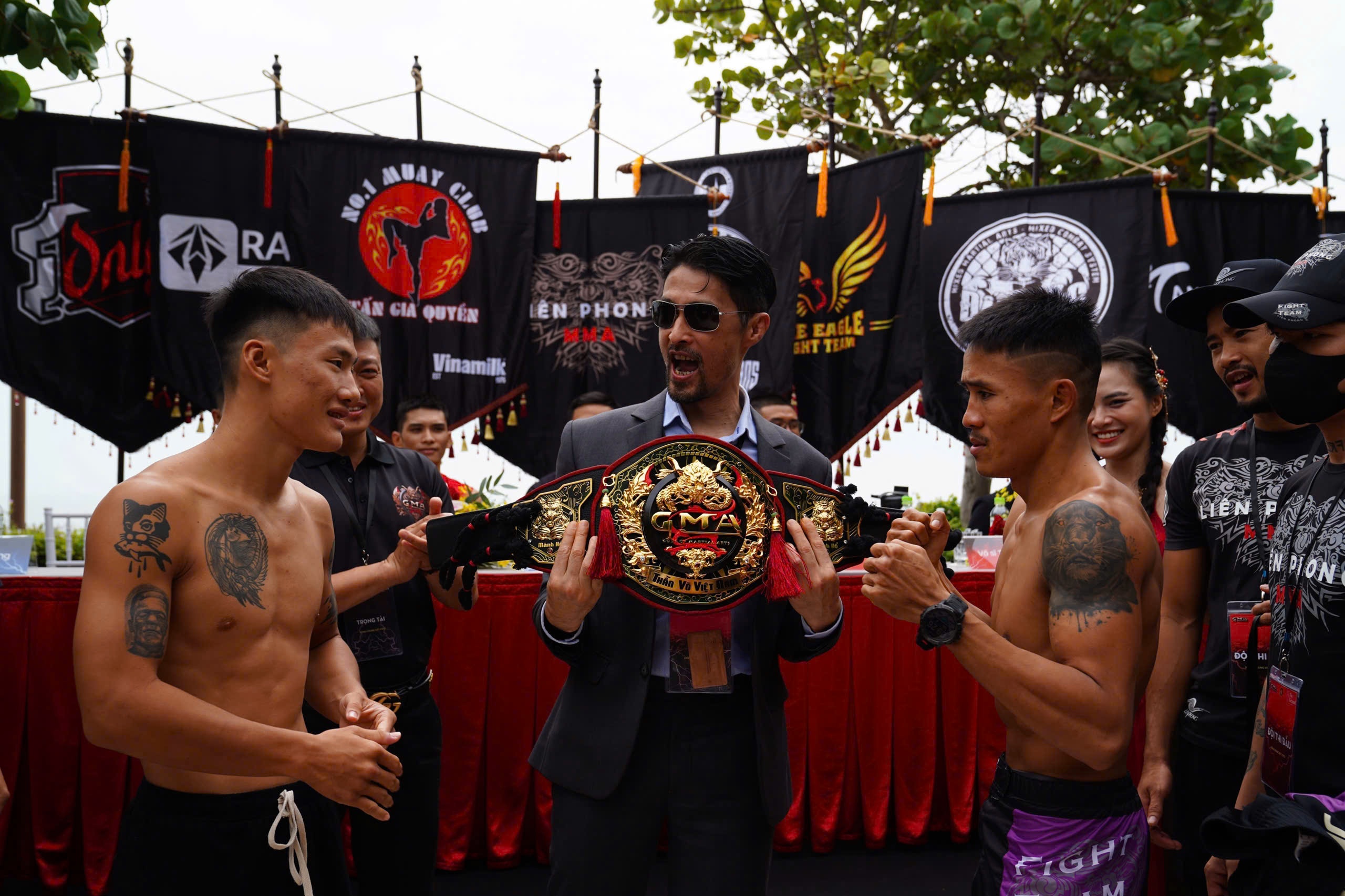 Nhung cap dau nay lua tai chung ket giai MMA cua Johnny Tri Nguyen hinh anh