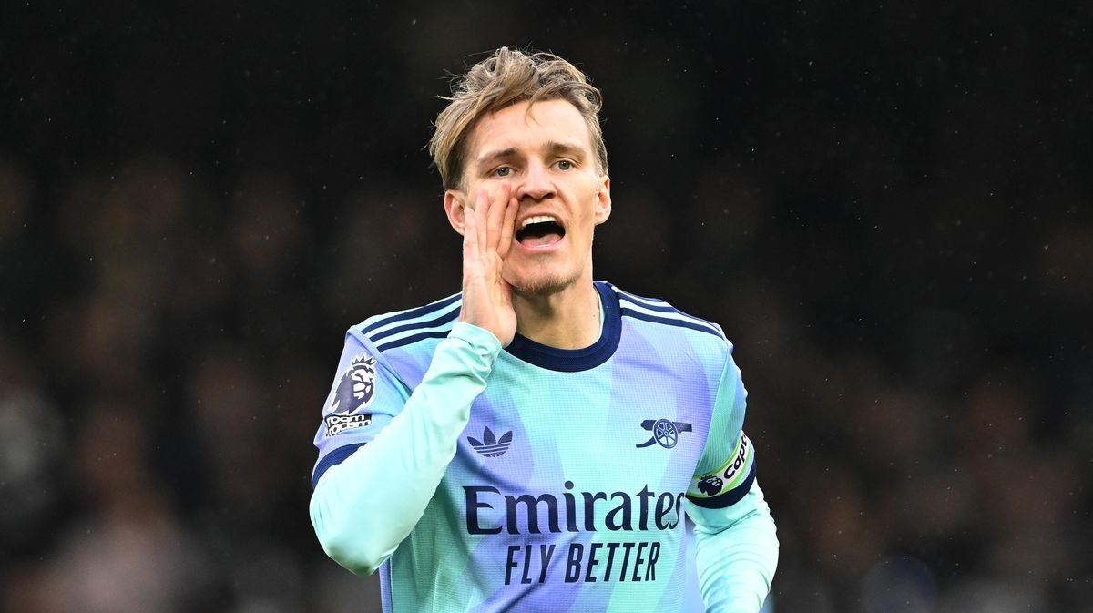 Arsenal co lo so khi thay PSG va Barcelona? hinh anh