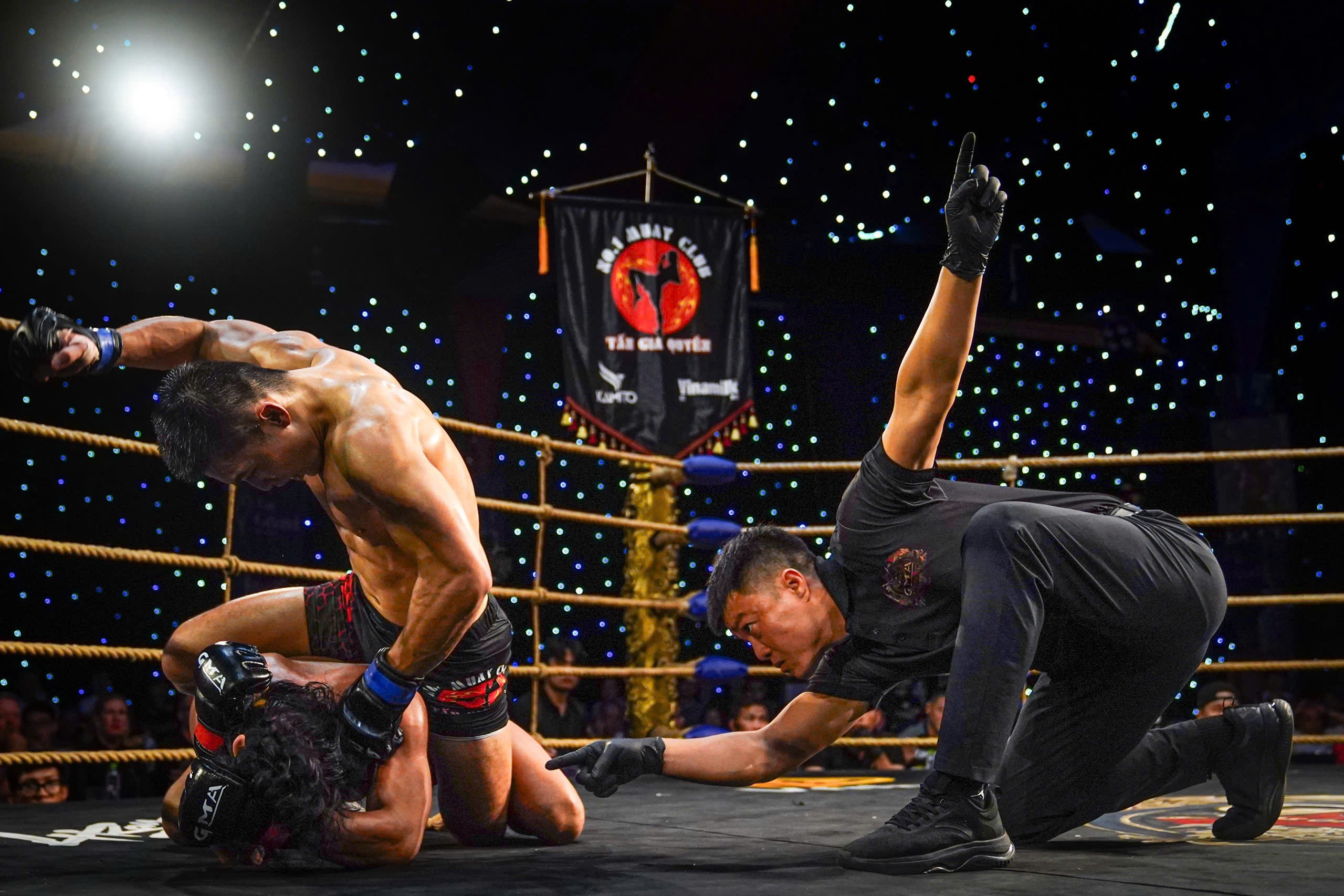 Giai MMA cua Johnny Tri Nguyen tim ra 5 nha vo dich moi hinh anh