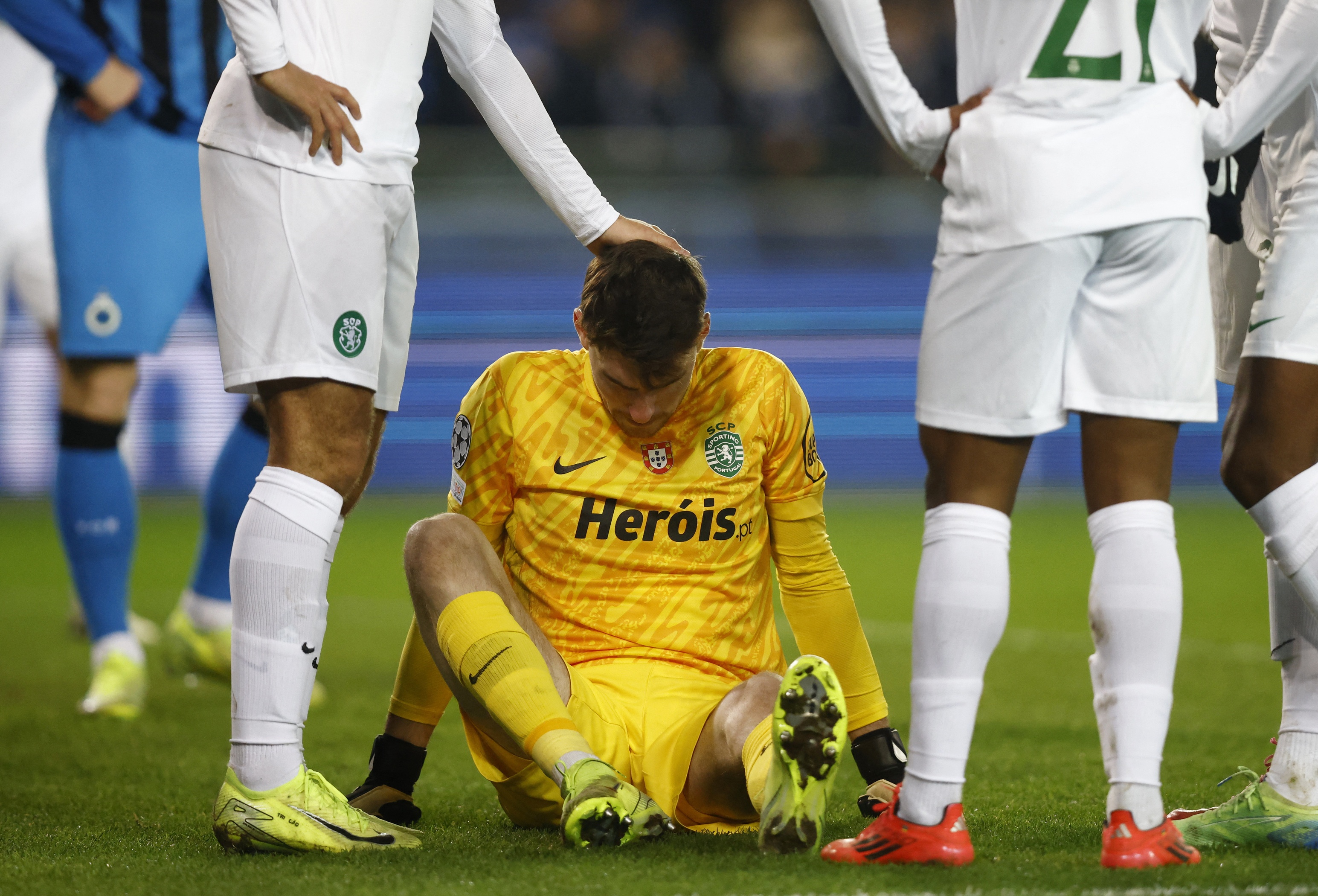 Hau Amorim, Sporting CP truoc nguy co sup do hinh anh