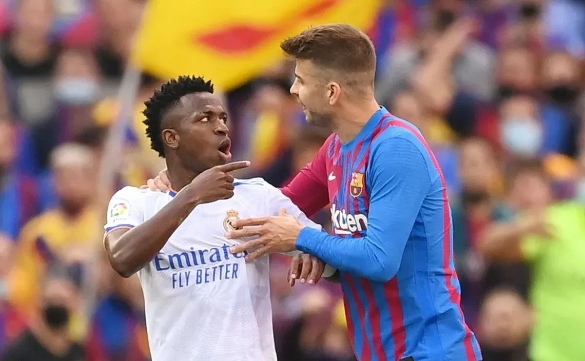 Vinicius cung Pique kinh doanh bong da 7 nguoi hinh anh