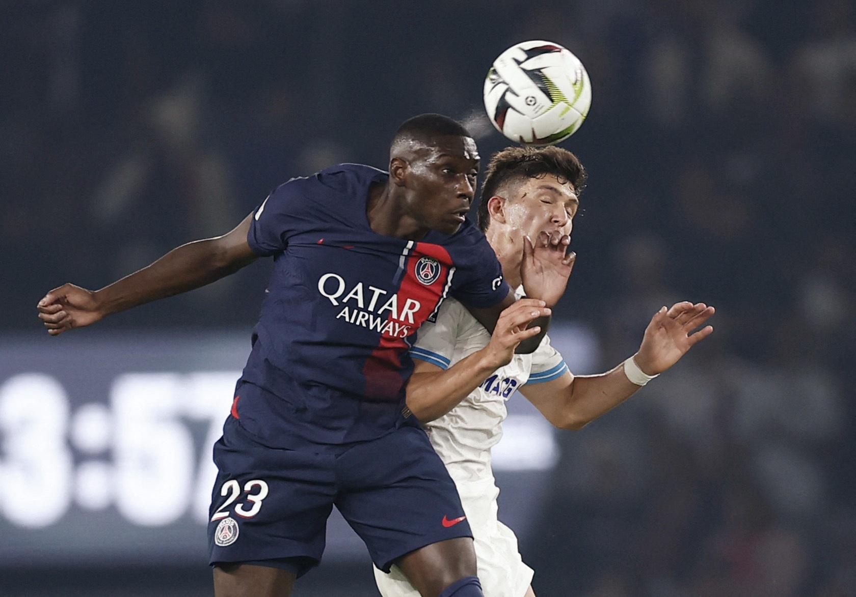 Kolo Muani dem nguoc ngay roi PSG? hinh anh