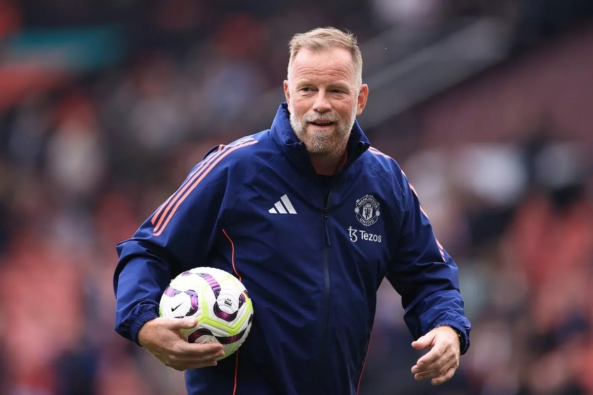 Van Nistelrooy am chi Amorim pham sai lam hinh anh