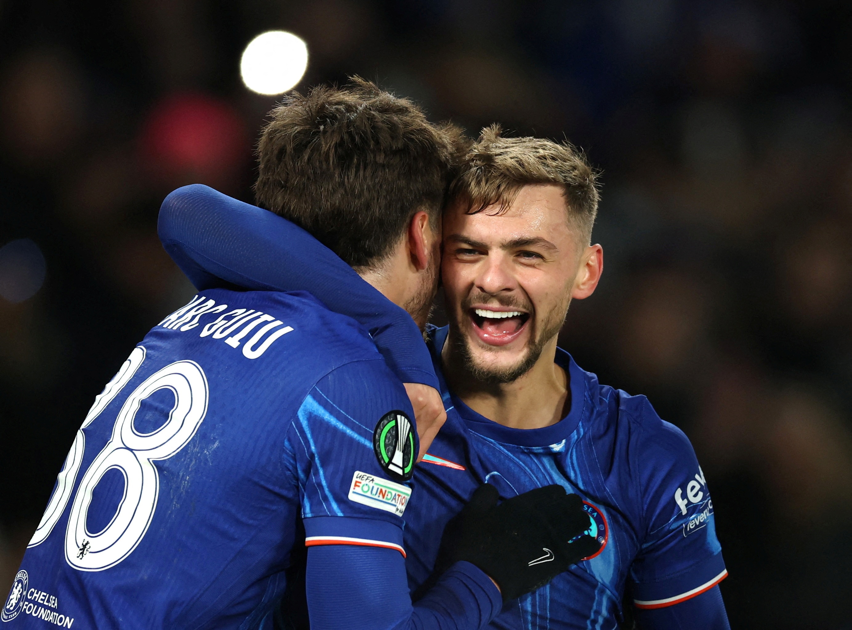 Barcelona pham sai lam voi Marc Guiu hinh anh