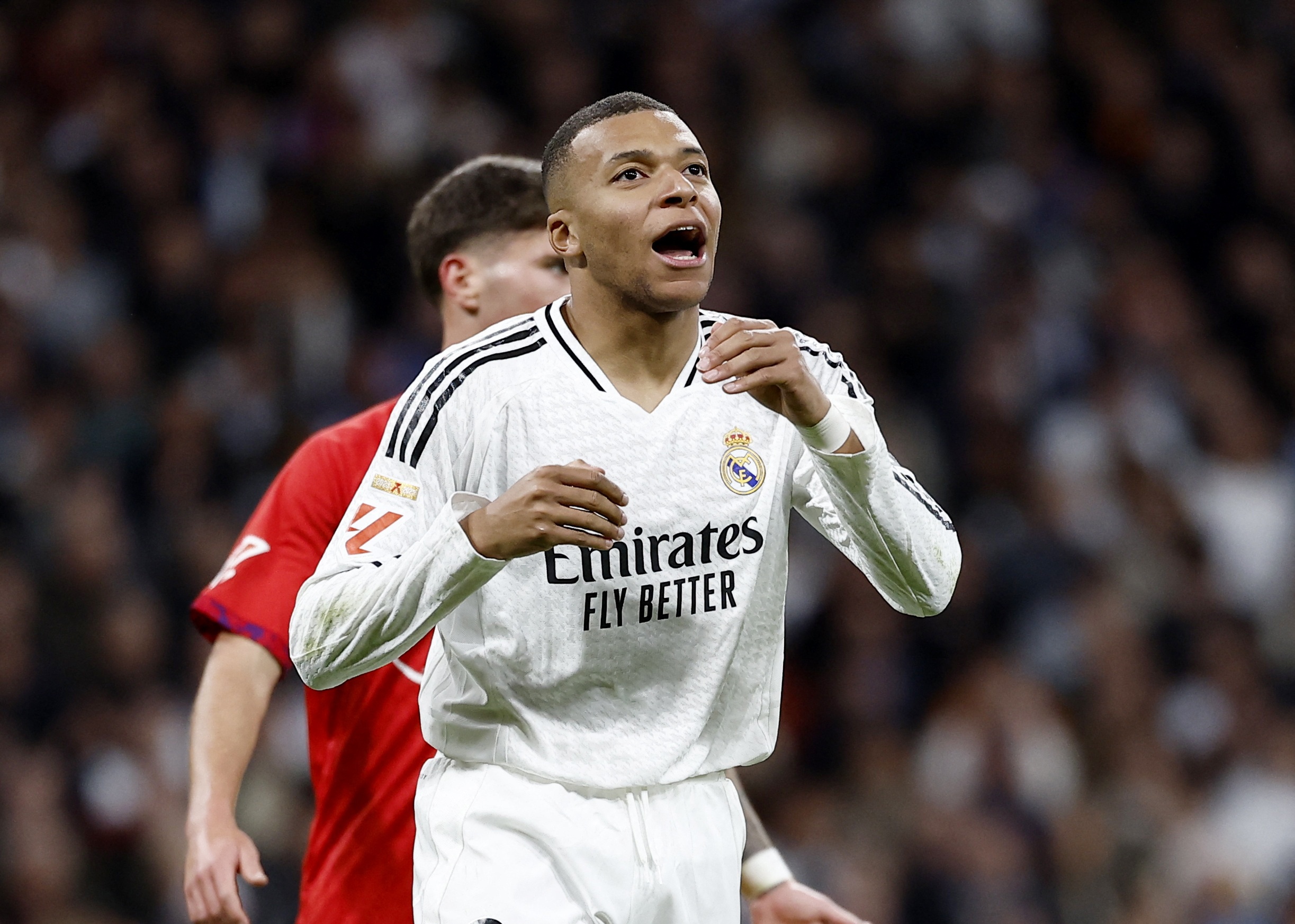 Mbappe tro lai sau khi cham day hinh anh