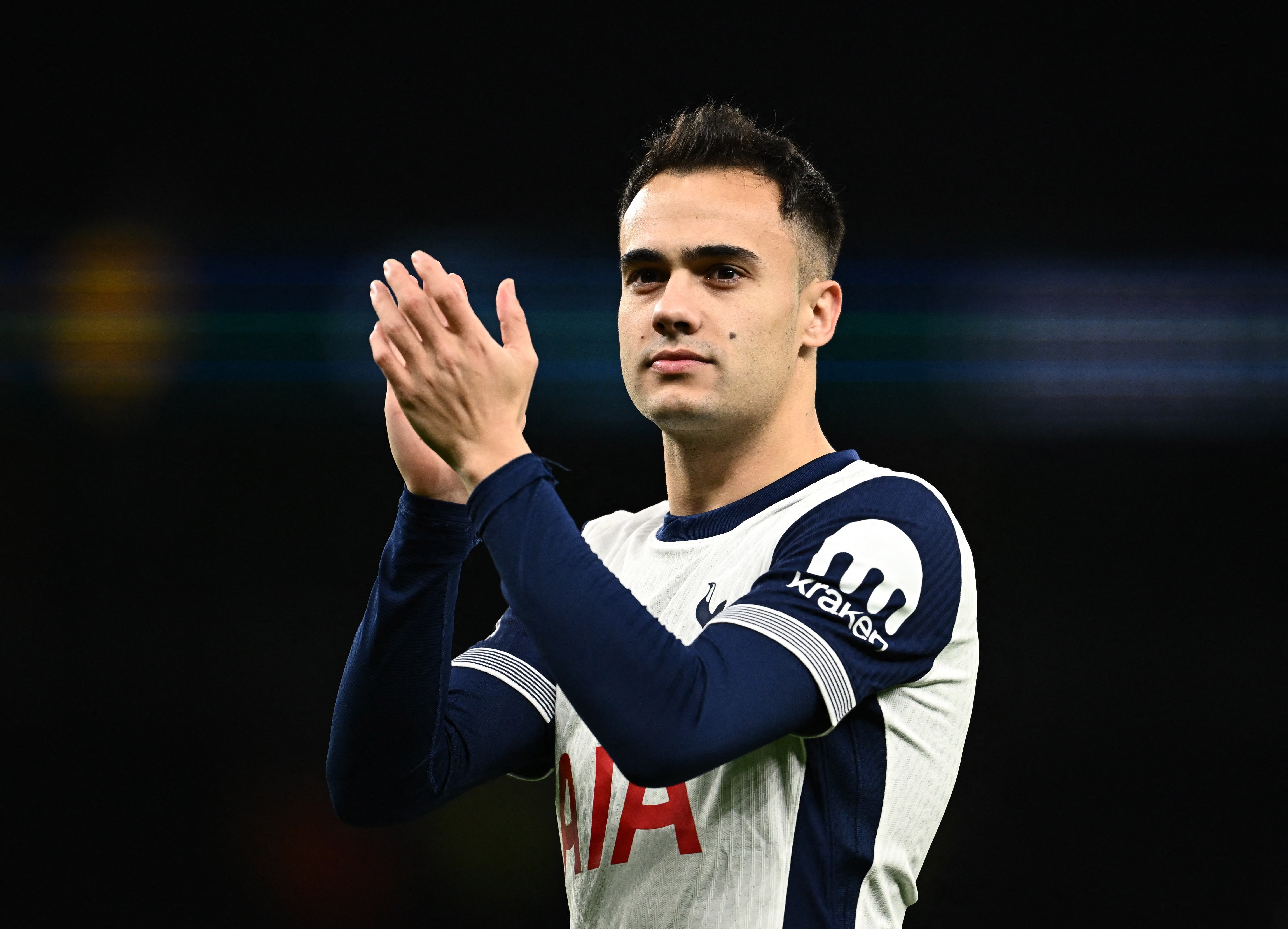 Con ai nho Reguilon hinh anh