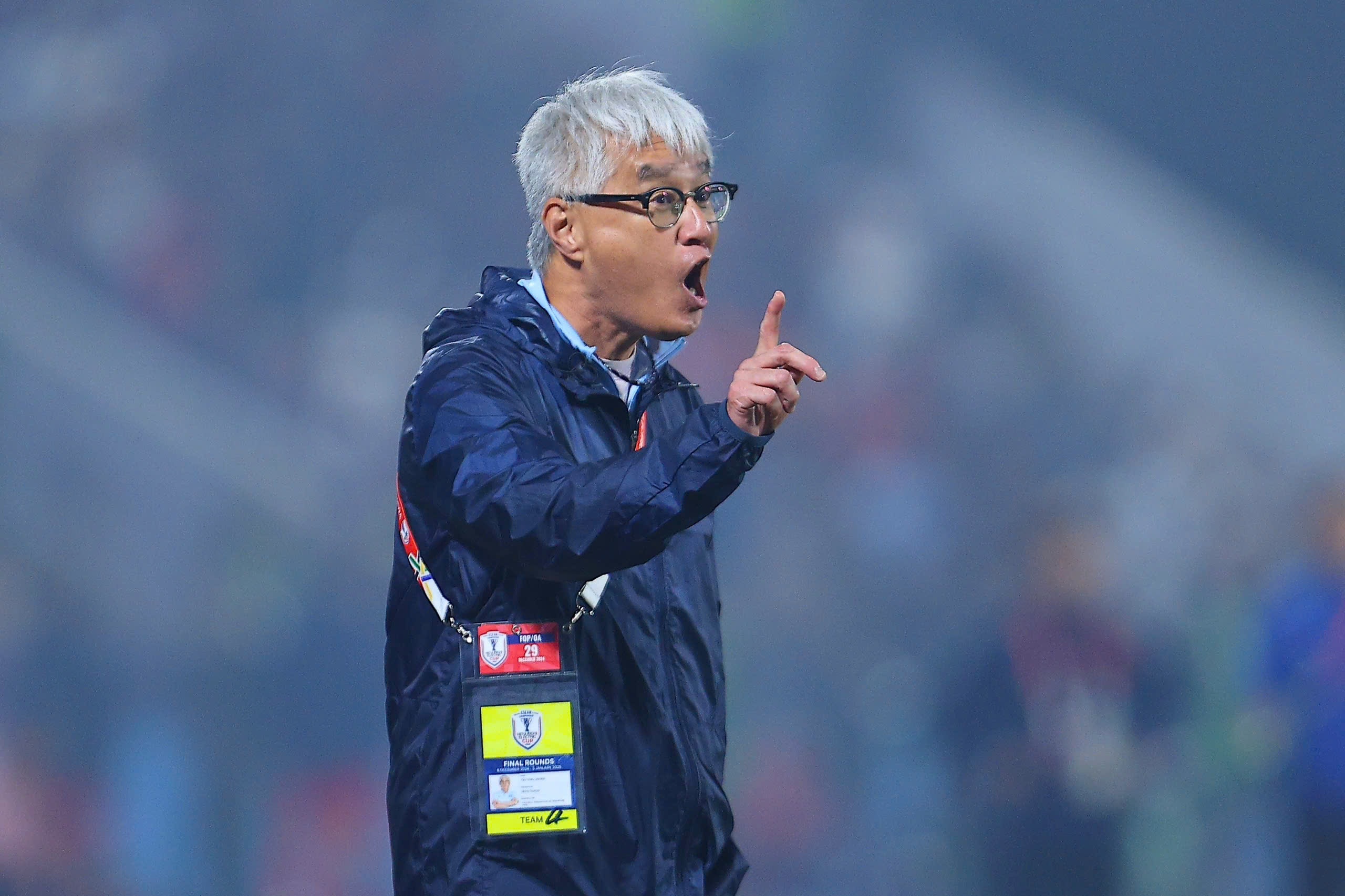 ESPN: 'VAR gay tranh cai, giang don nang vao hy vong cua Singapore' hinh anh