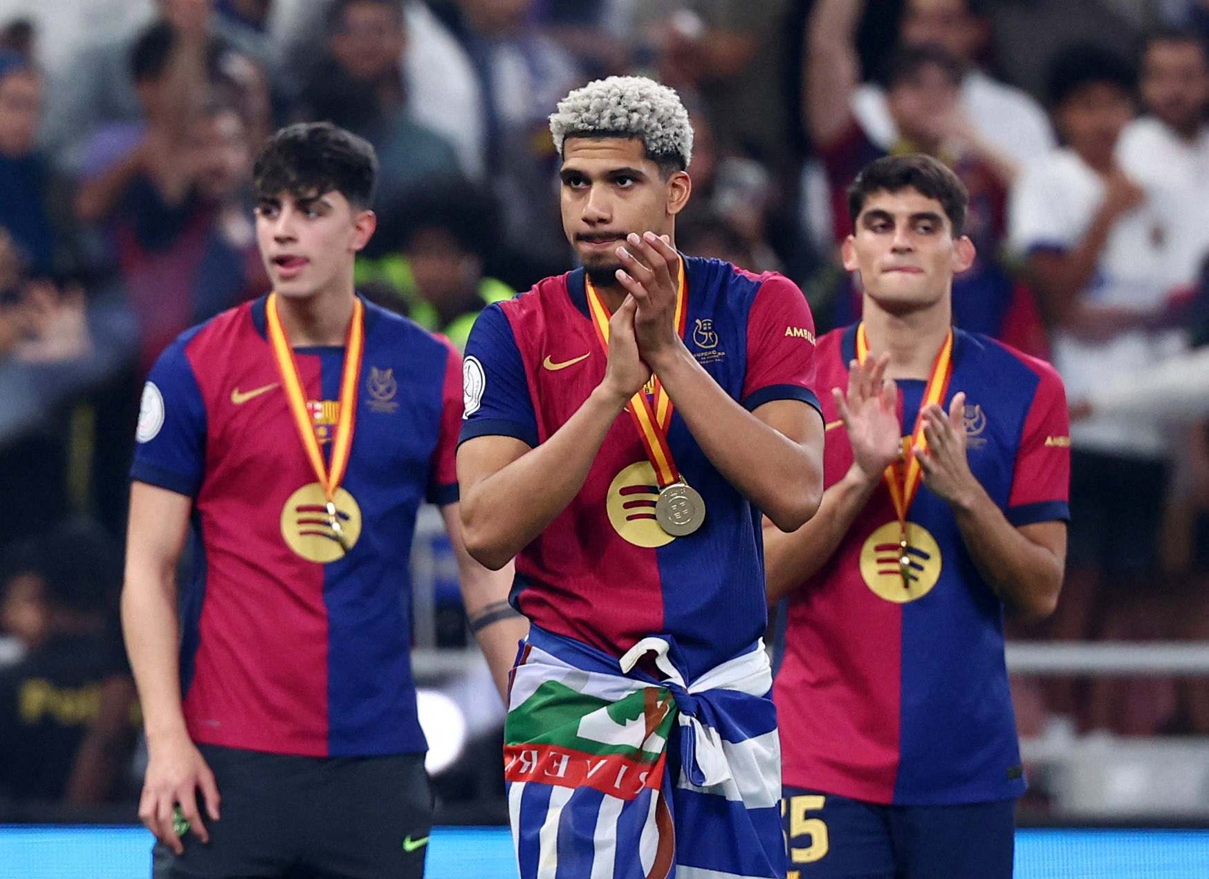 Tinh the dao nguoc voi Araujo hinh anh