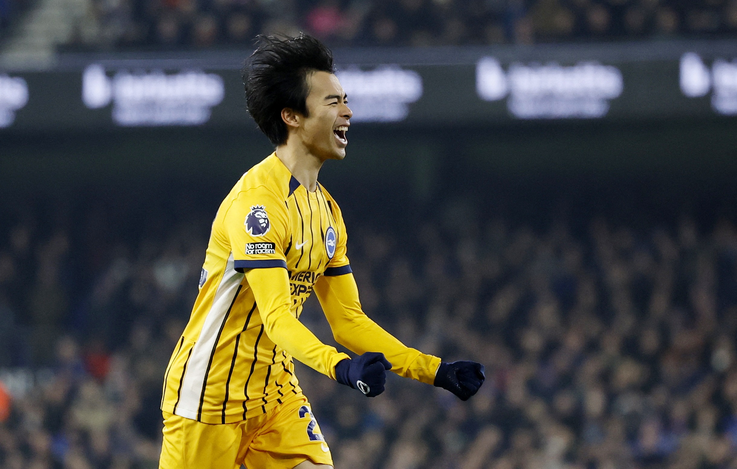 Mitoma giup Brighton thoat khung hoang hinh anh