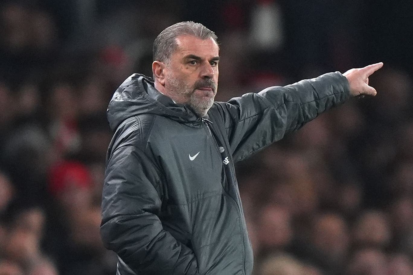 Hai tran dau quyet dinh so phan Postecoglou hinh anh