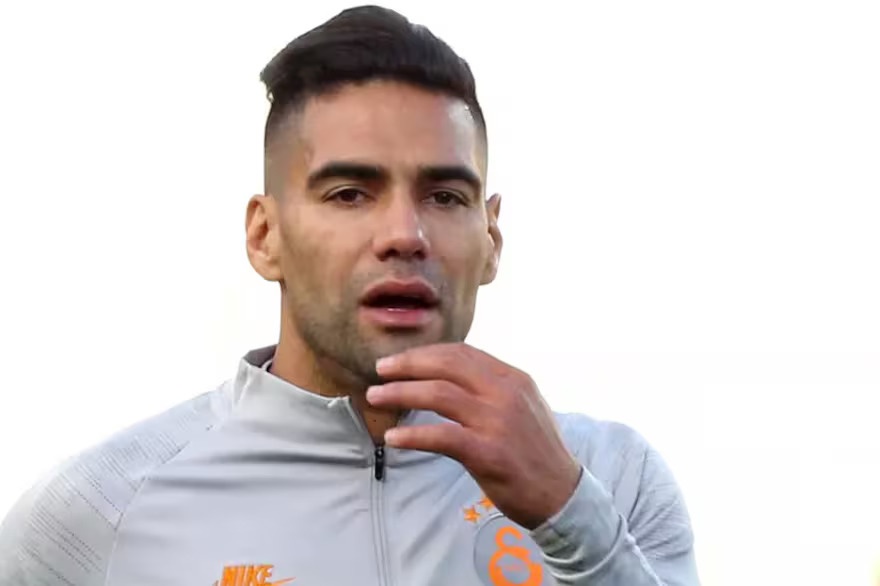 Falcao lam canh that nghiep o tuoi 38 hinh anh