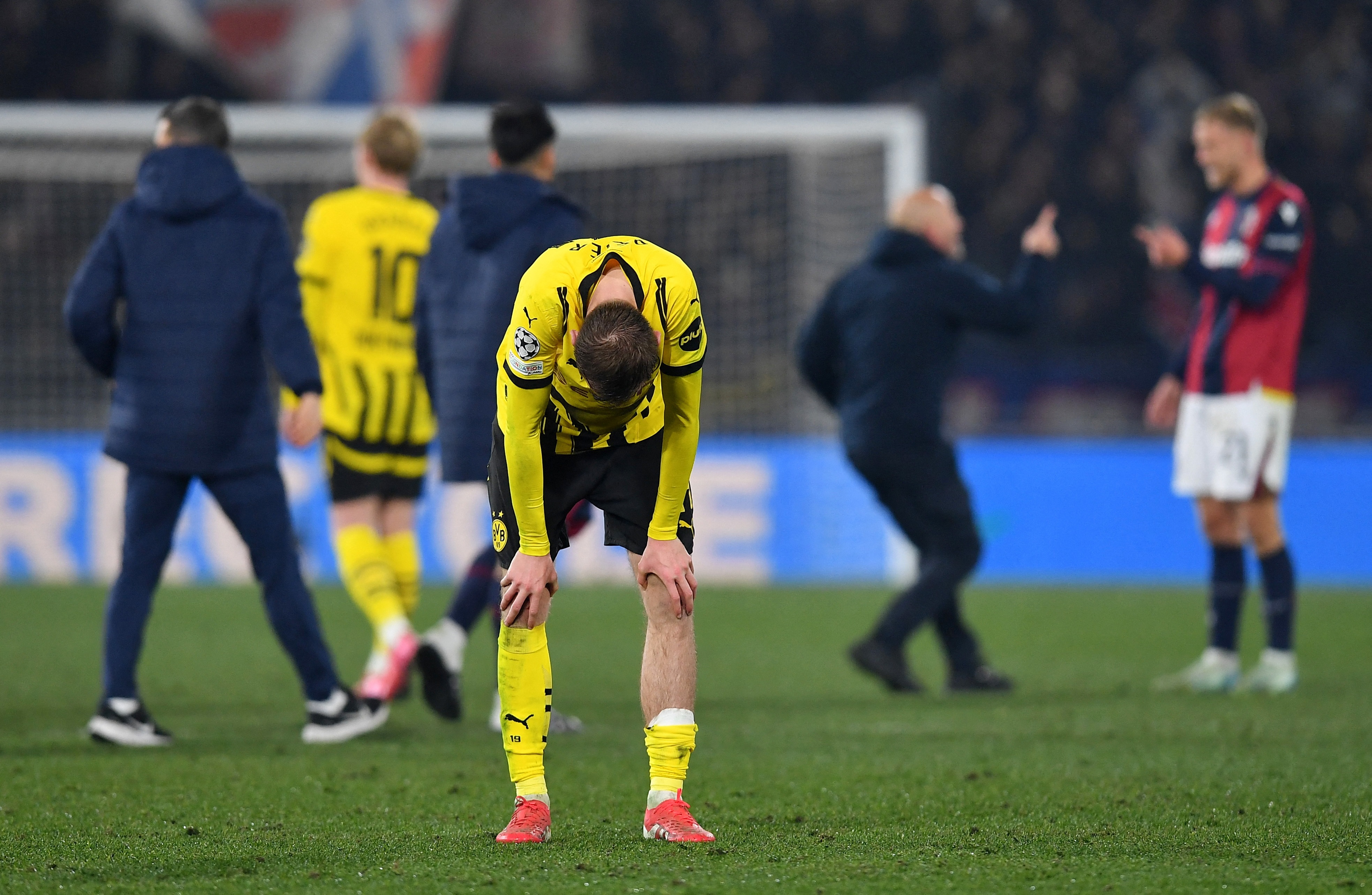 Ban lanh dao Dortmund noi gian hinh anh