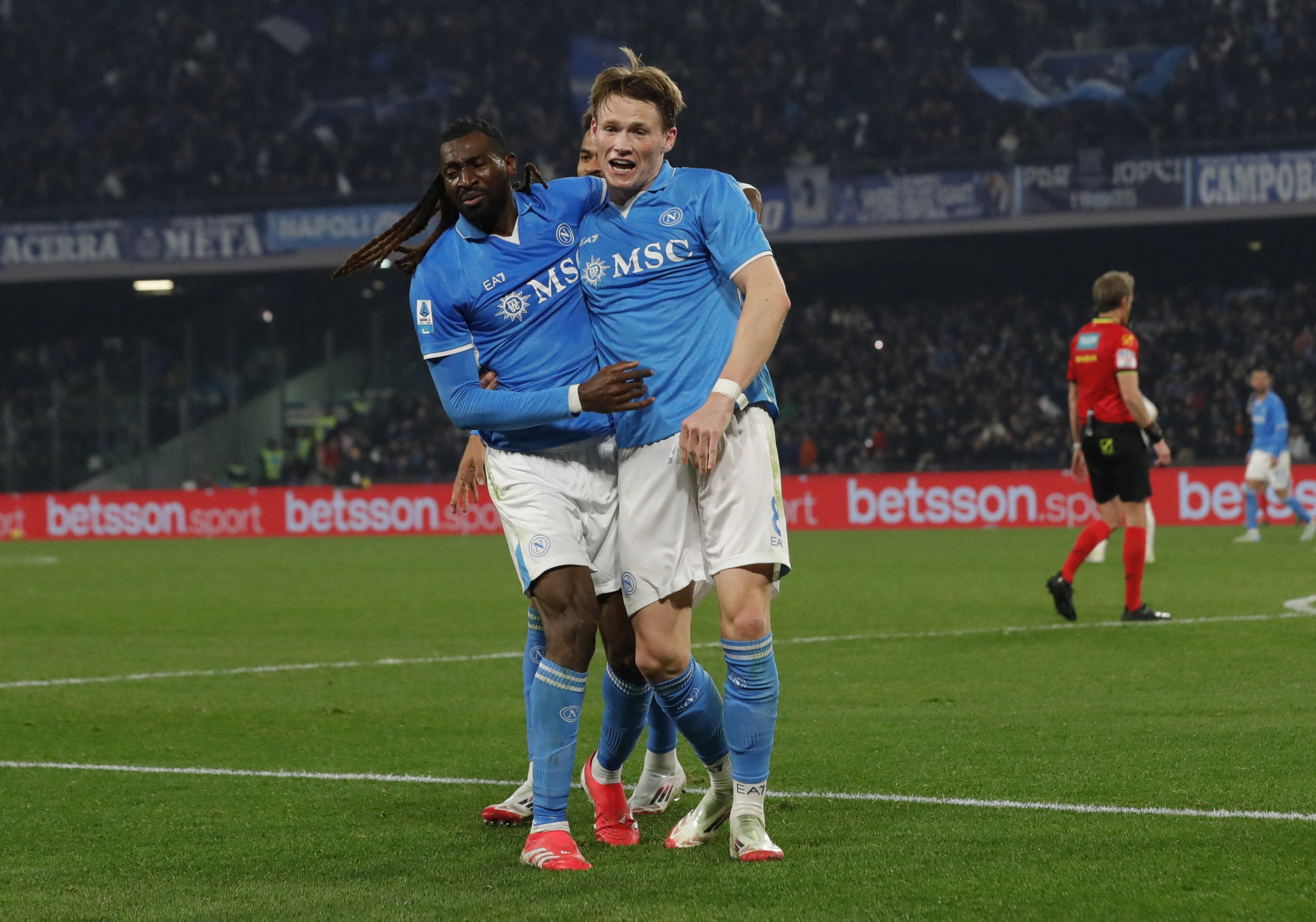 McTominay thang hoa hinh anh