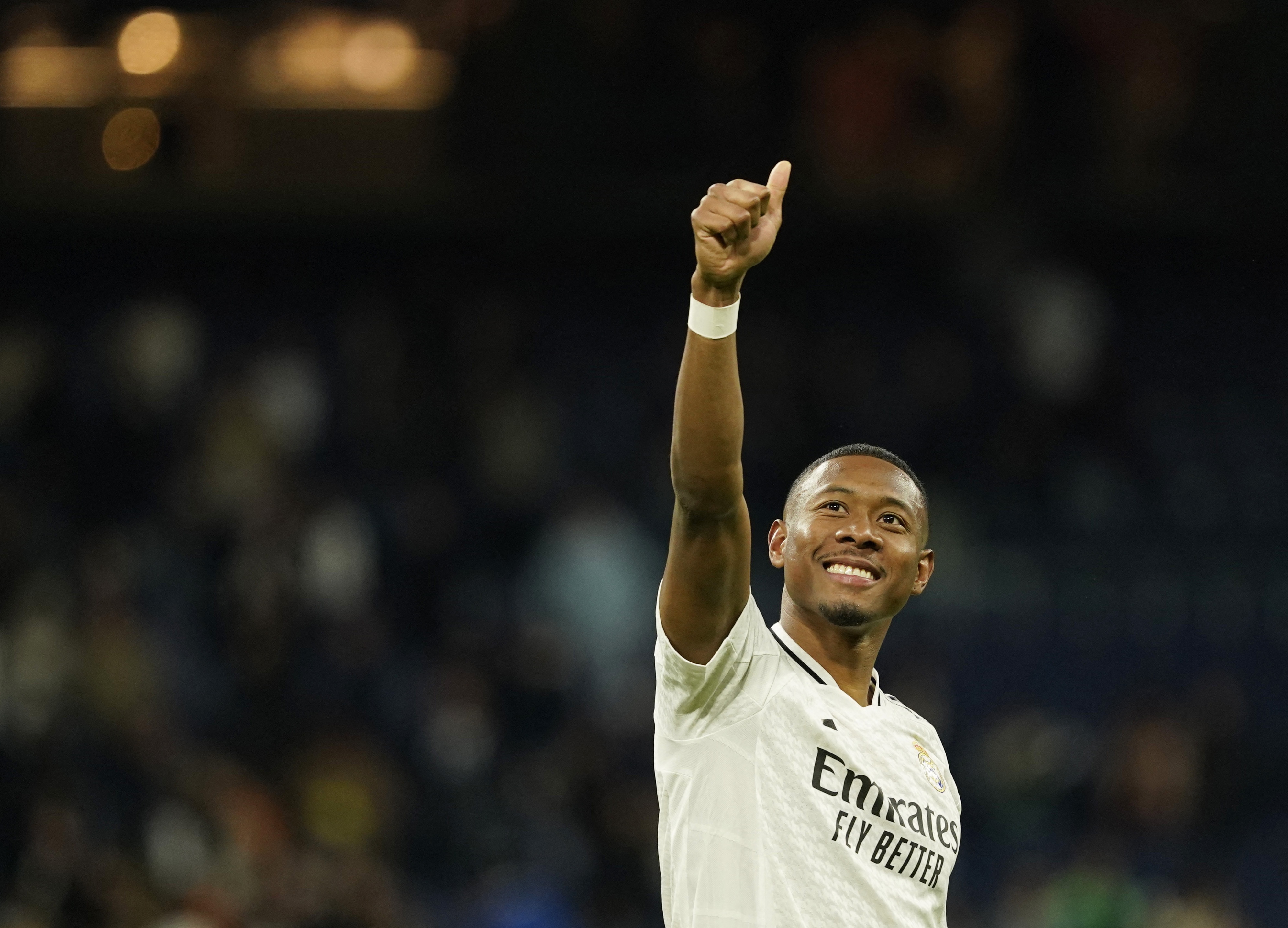 Cu loi nguoc dong ngoan muc cua Alaba hinh anh