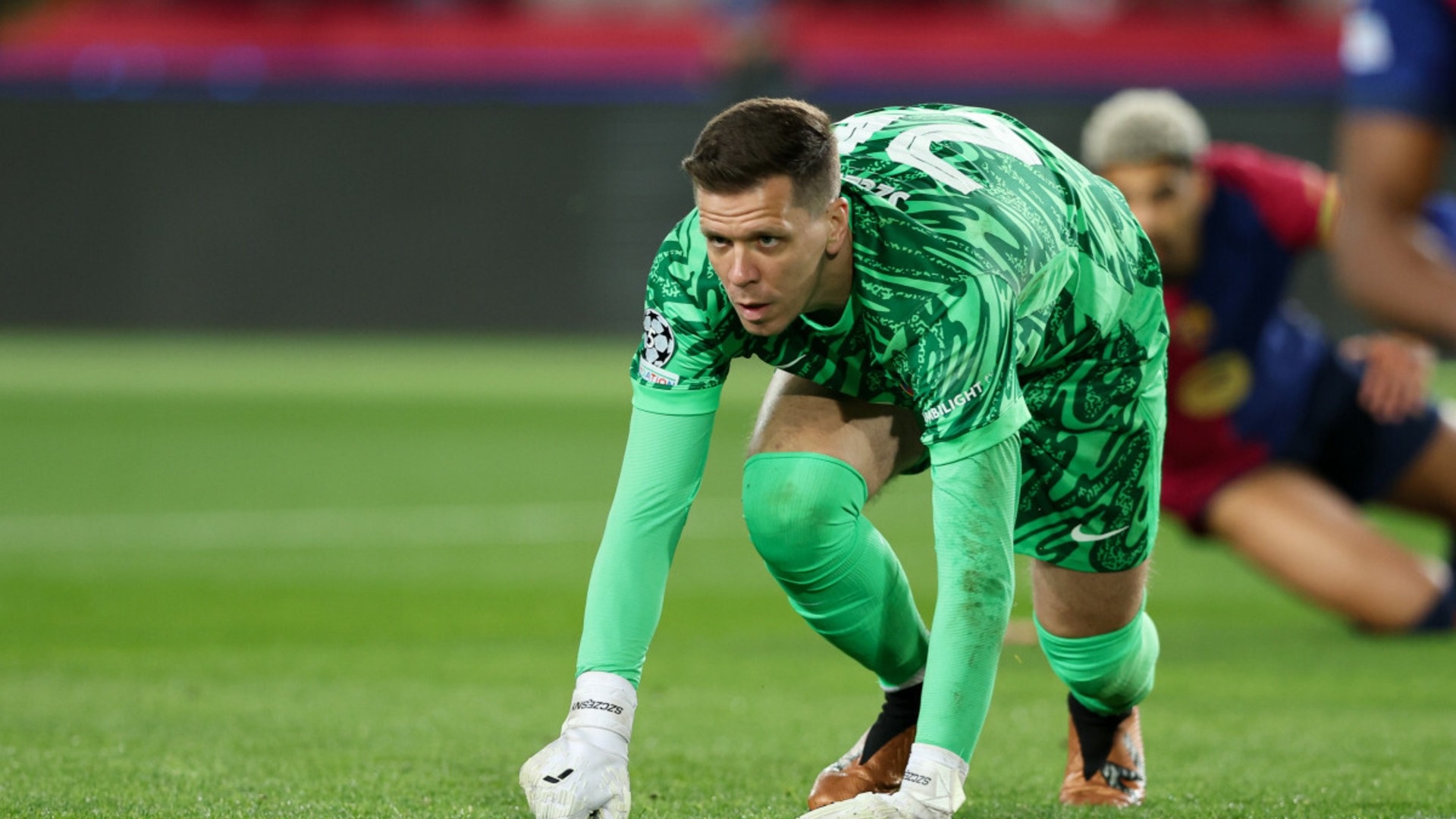 Szczesny nghe loi vo hinh anh