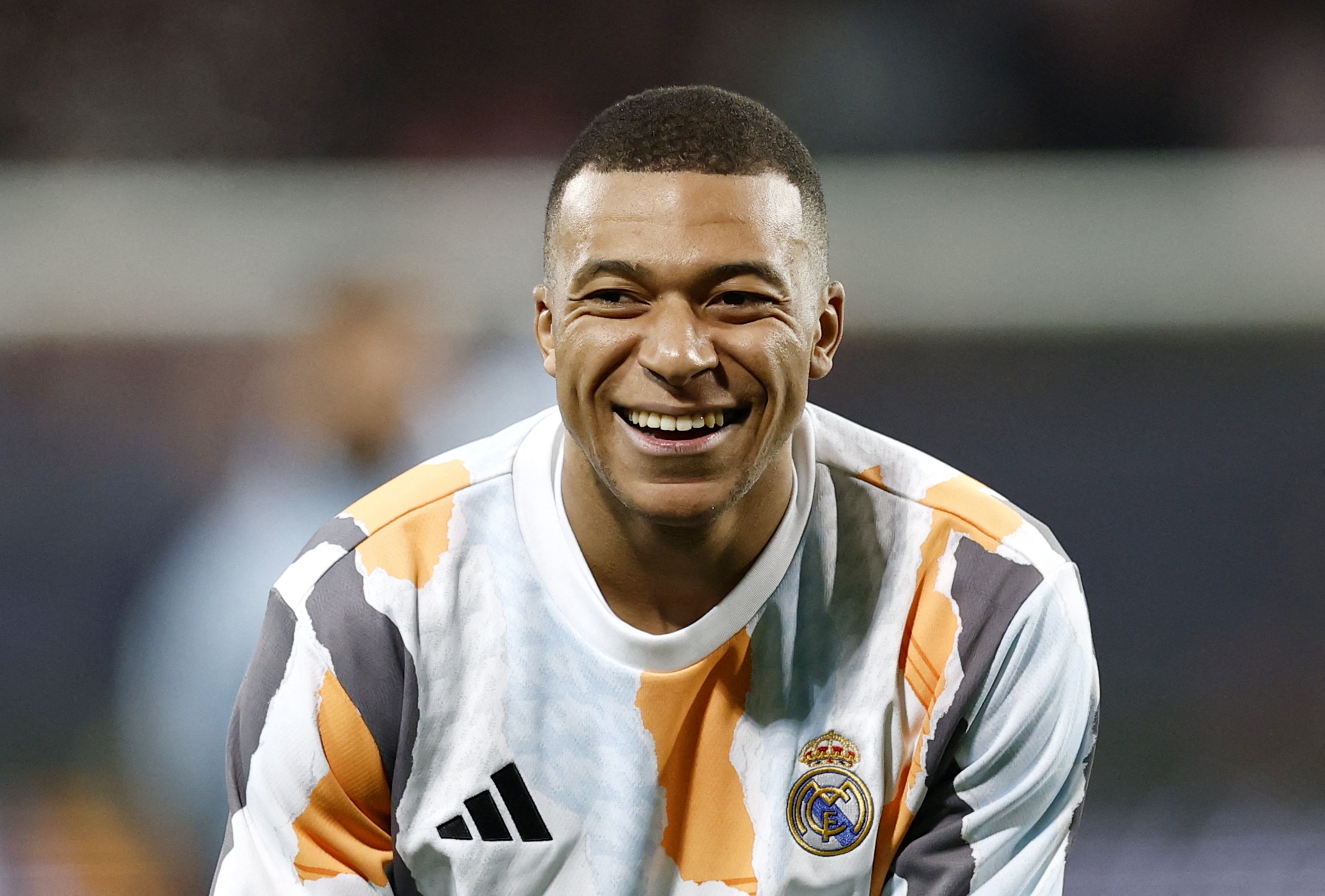 Lam sao de ngan Mbappe hinh anh